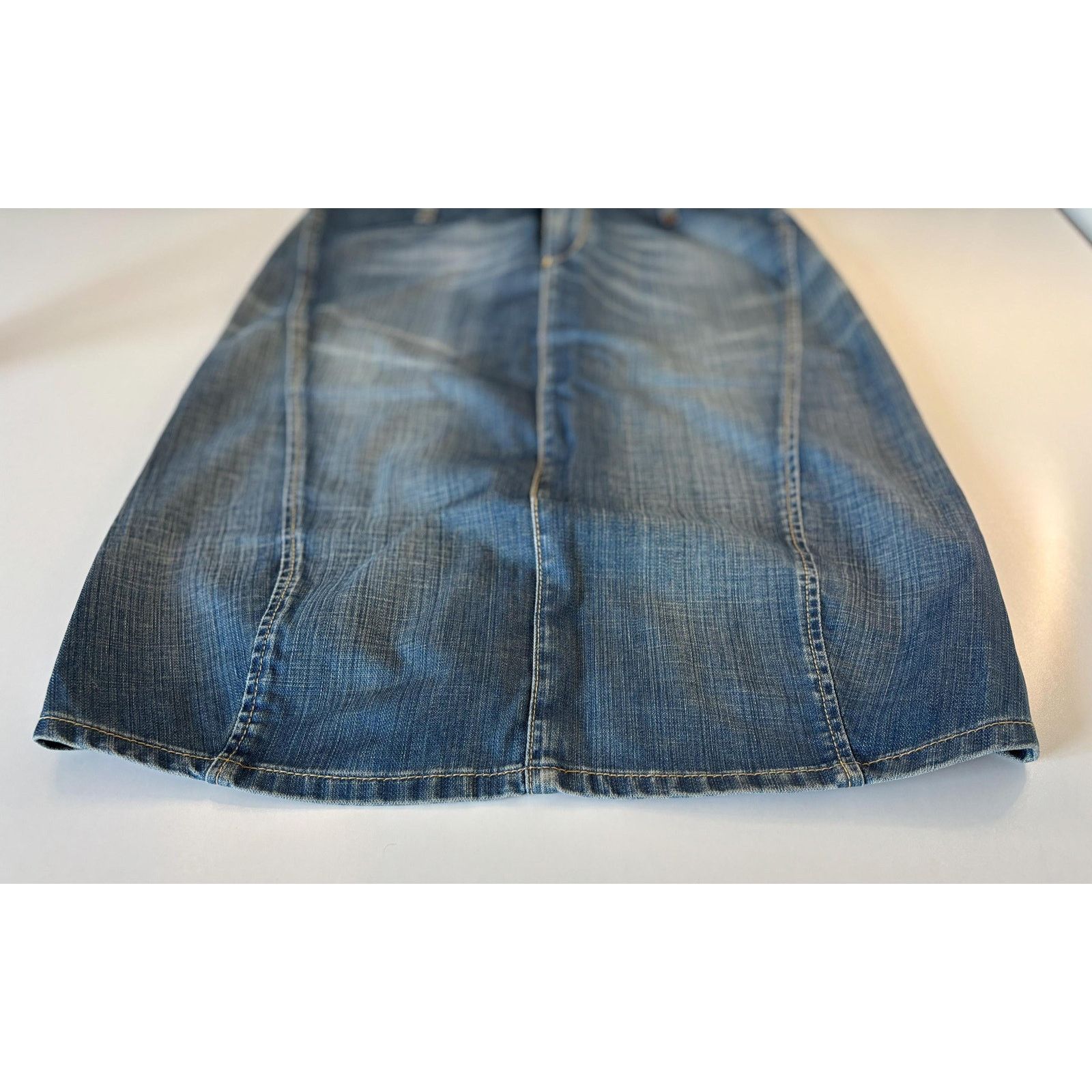 Levi's Vintage Levi’s Engineered Y2K Asymmetric Denim Skirt Twisted Size 27" / US 4 / IT 40 - 7 Thumbnail