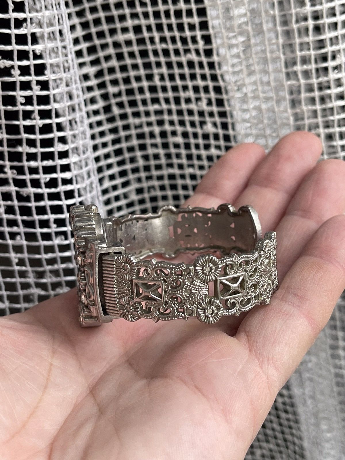Hysteric Glamour Futuristic watch 00s Japanese style rare ladies bracelet Size ONE SIZE - 6 Thumbnail