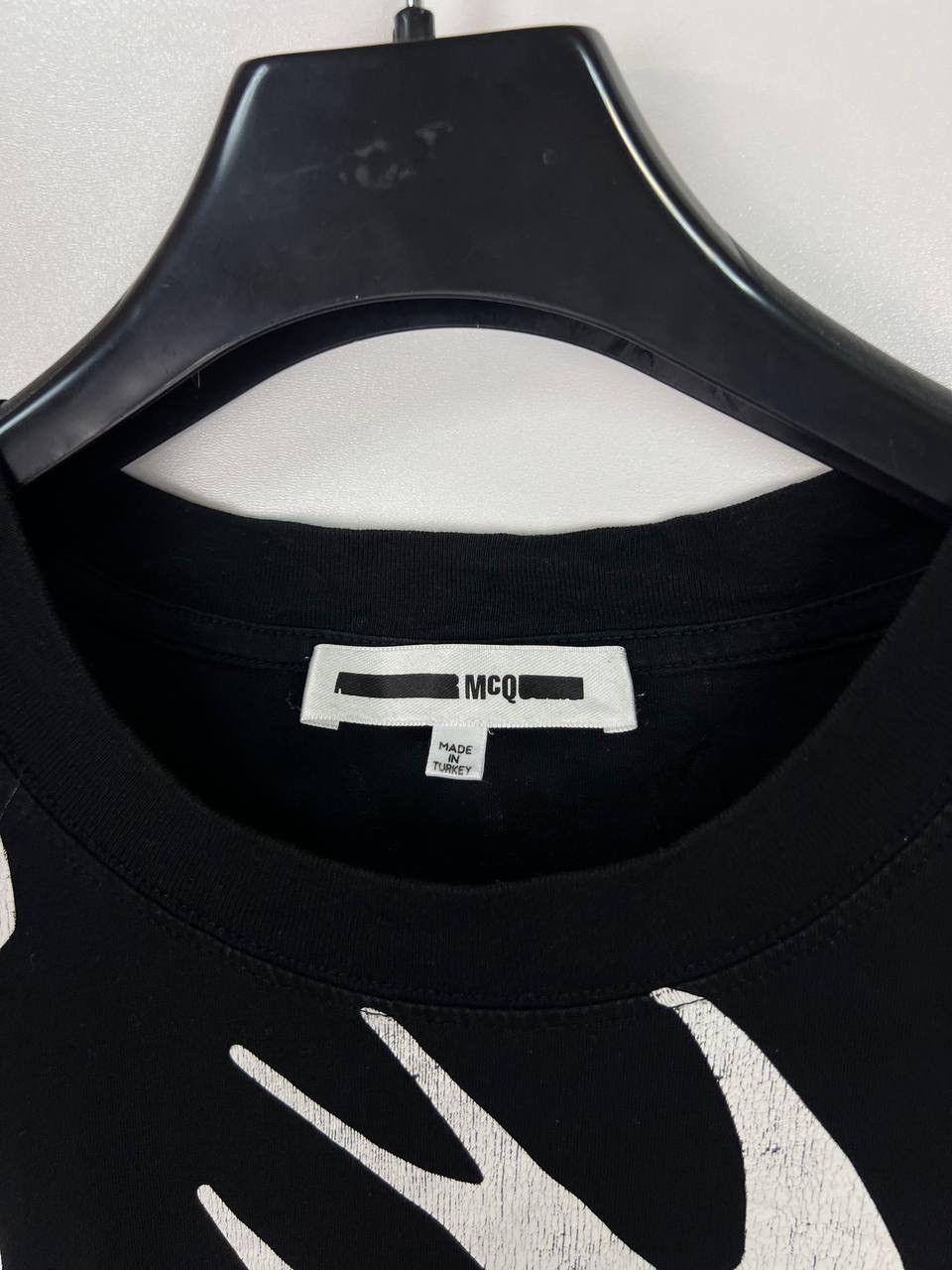 Alexander McQueen Alexander McQueen luxury t-shirts size M Size US M / EU 48-50 / 2 - 5 Thumbnail