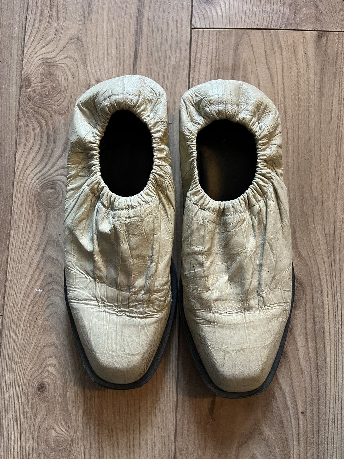 Givenchy Givenchy cream elastic leather shoes Size US 10 / EU 43 - 1 Thumbnail
