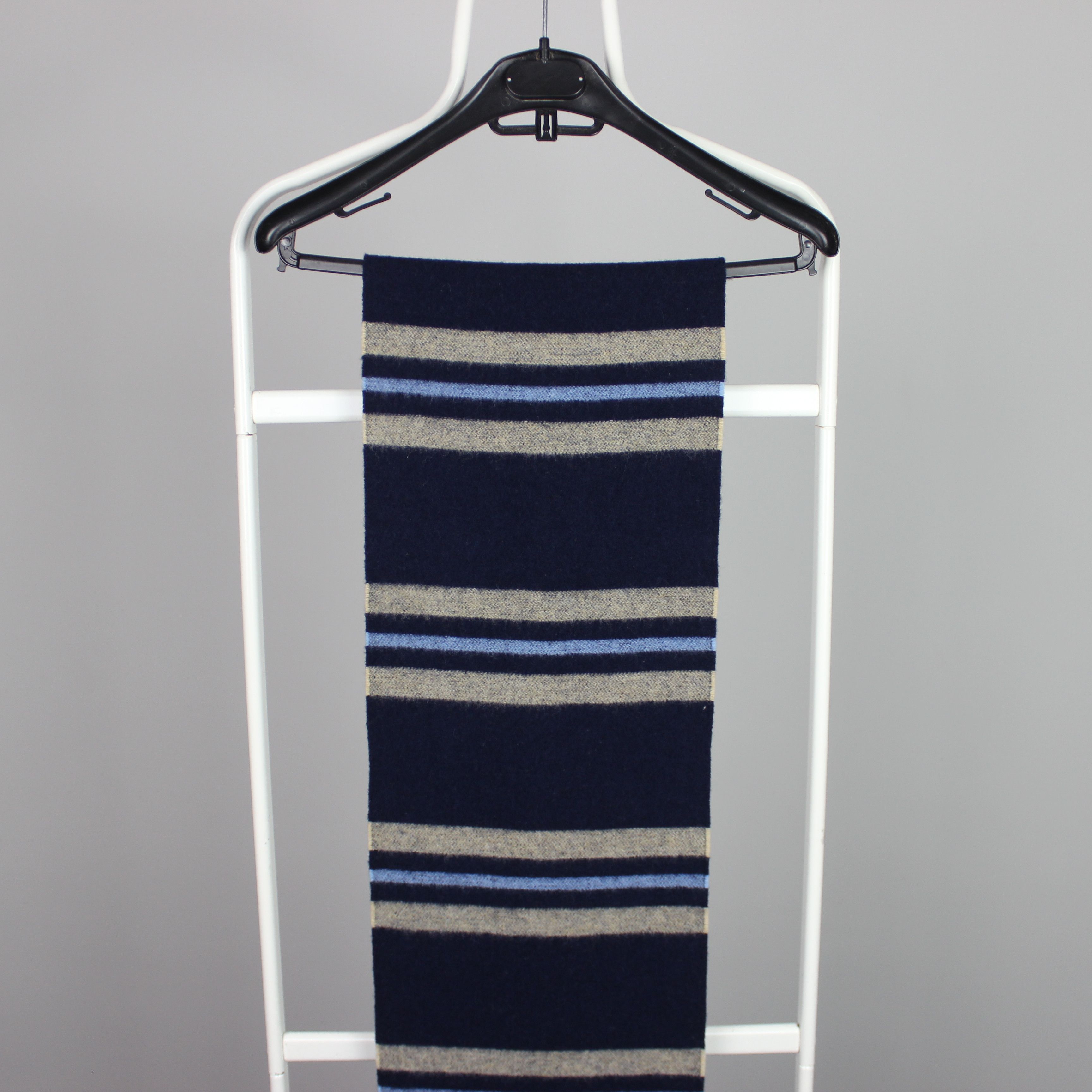 Johnstons Of Elgin Johnstons of elgin scarf Lambswool scotland Size ONE SIZE - 3 Thumbnail
