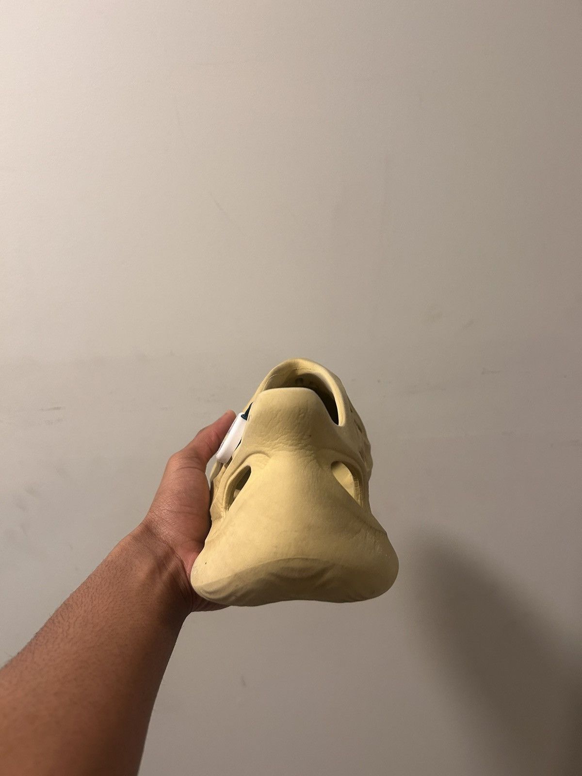 Kanye West × Yeezy Foam runner sulfur Size US 9 / EU 42 - 3 Thumbnail