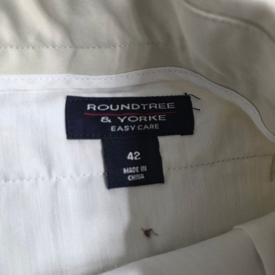 Roundtree & Yorke Roundtree & Yorke Men's Easy Care Khaki Shorts - 42 Size US 42 / EU 58 - 3 Thumbnail