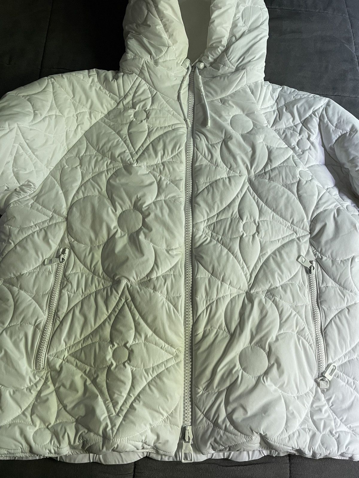 Louis Vuitton Louis Vuitton White Flower Quilted Puffer Hooded Jacket Size US S / EU 44-46 / 1 - 2 Thumbnail