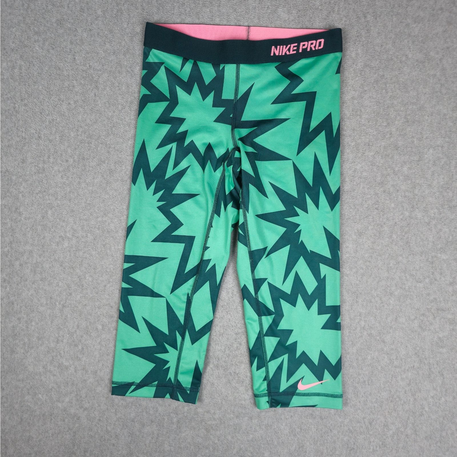 Nike NWT Nike Pro Small Green Graphic Print Capri Leggings Size 26" / US 2 / IT 38 - 1 Thumbnail