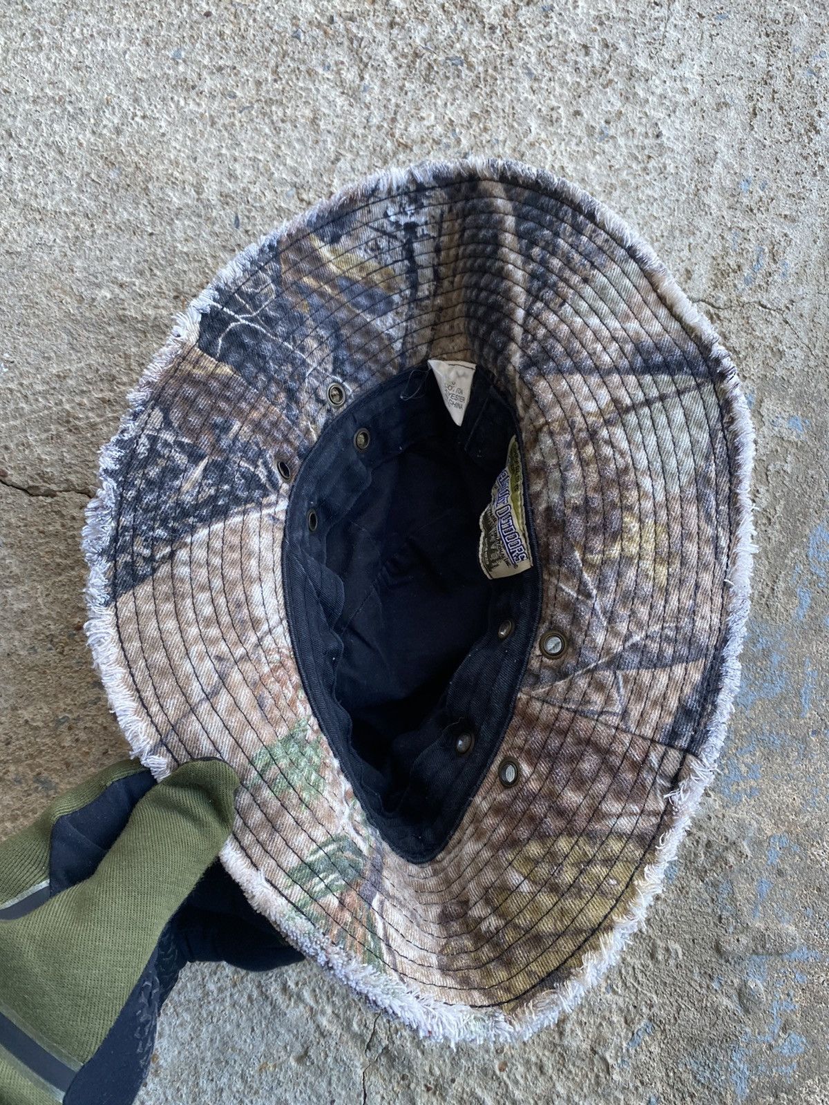 Vintage Vintage Y2K Realtree Style Camo Distressed Bucket Hat Size ONE SIZE - 5 Thumbnail