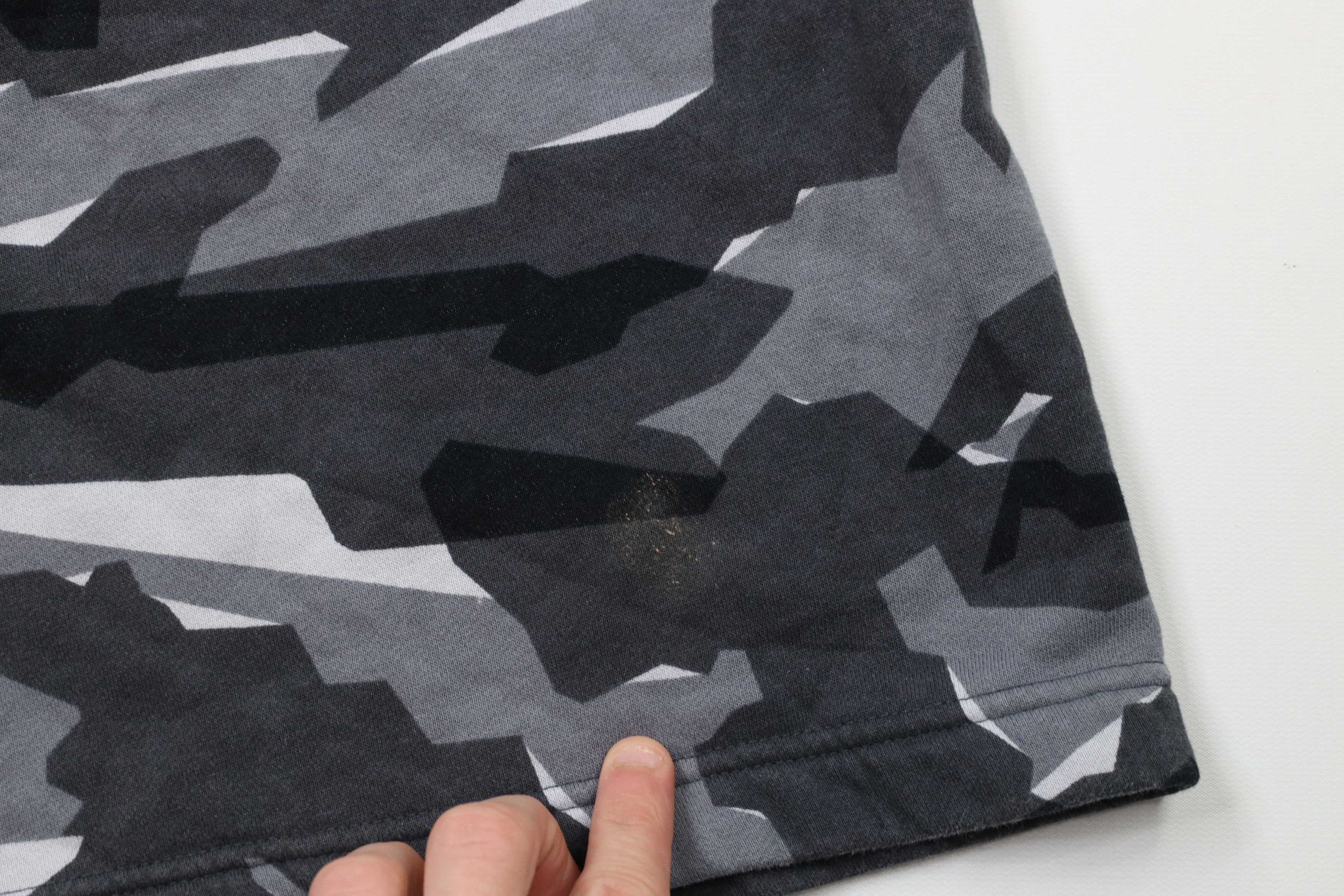 Nike × Vintage Vintage Nike Spell Out Camouflage Sweatpants Shorts Size US 38 / EU 54 - 6 Thumbnail
