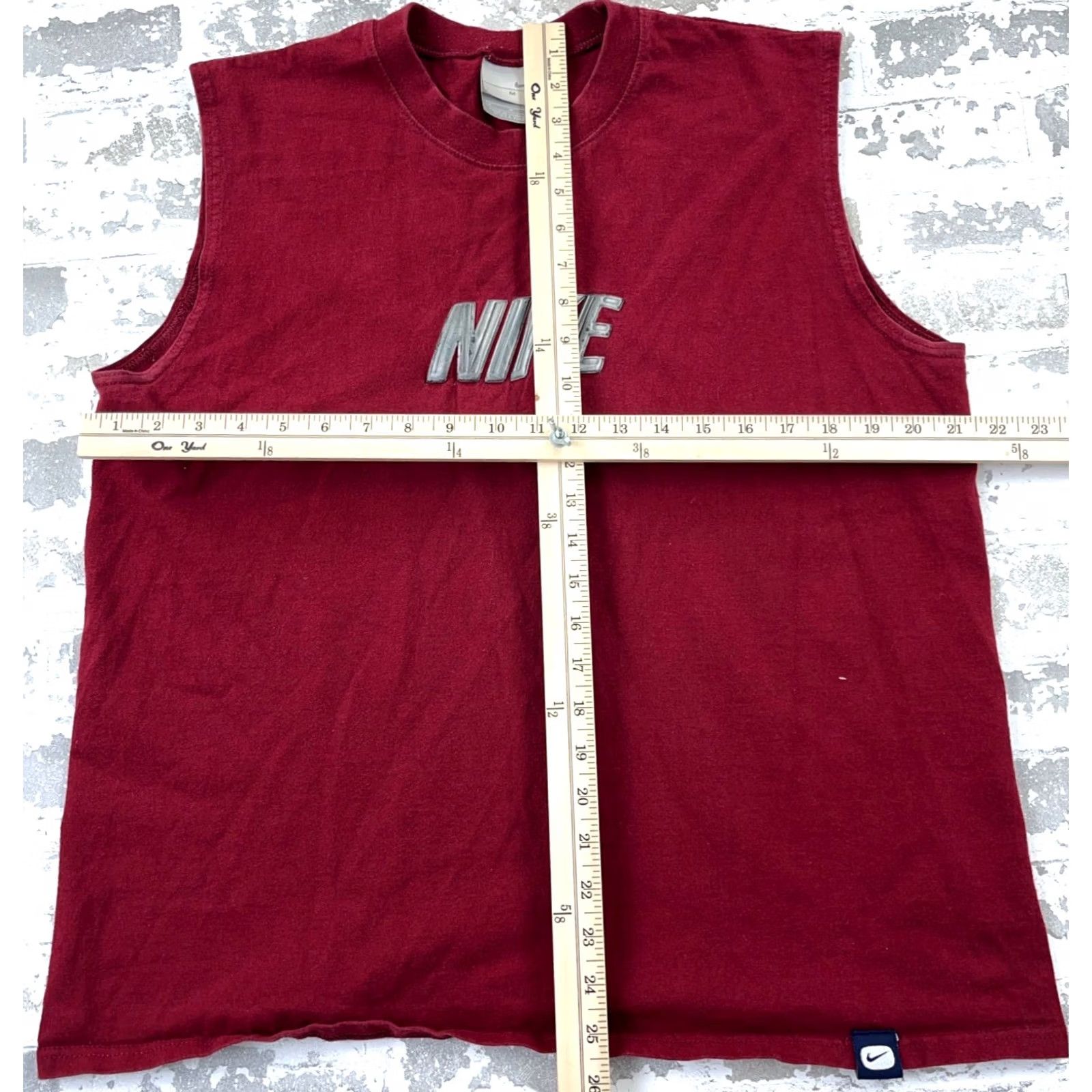 Nike VINTAGE Nike Shirt Men M Red Logo Tee 2000s Y2K Classic Retro Knit Jersey Sleeveless Crew Neck T-Shirt Size US M / EU 48-50 / 2 - 6 Thumbnail