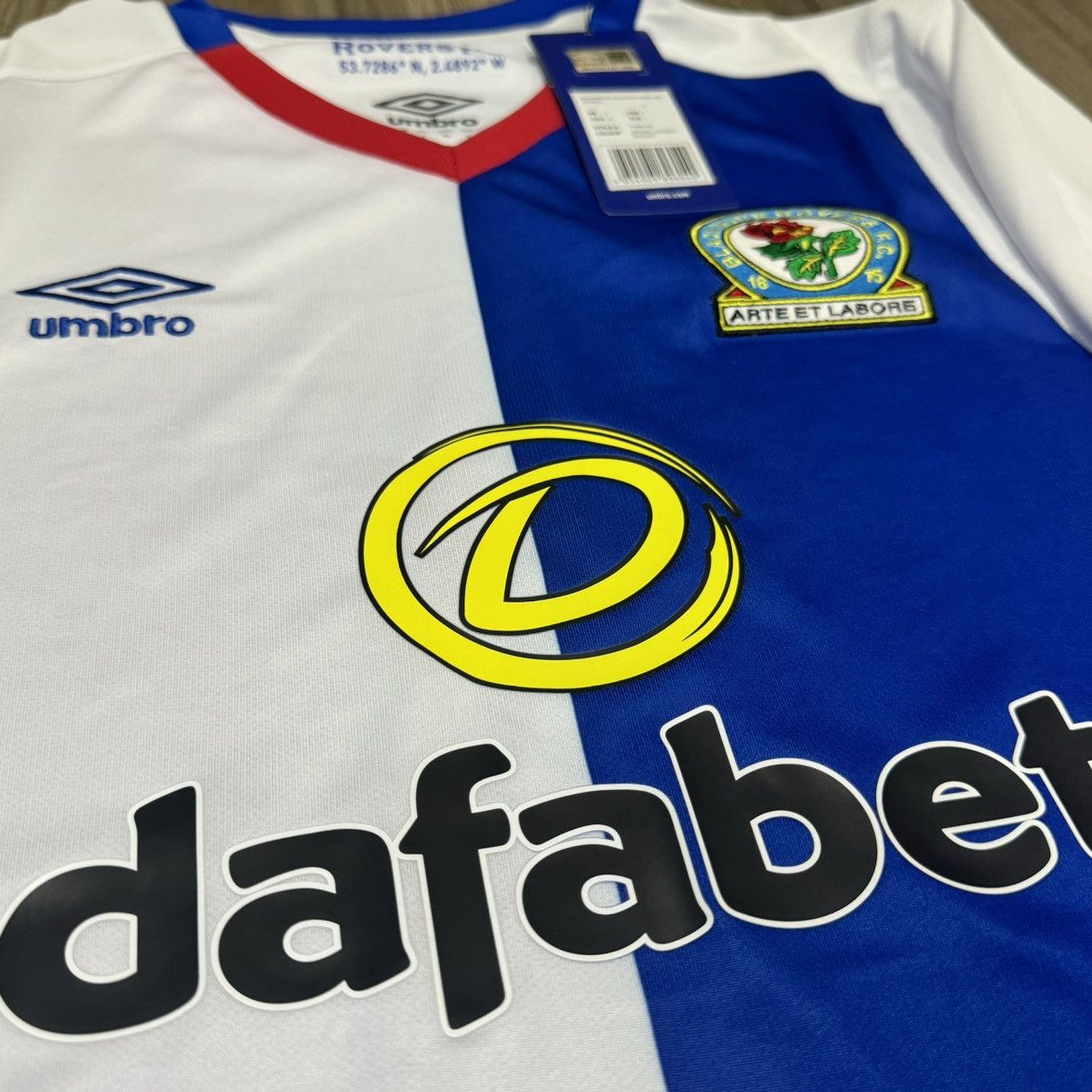 Umbro Blackburn Rovers 16/17 home shirt (bnwt) Size US L / EU 52-54 / 3 - 4 Thumbnail