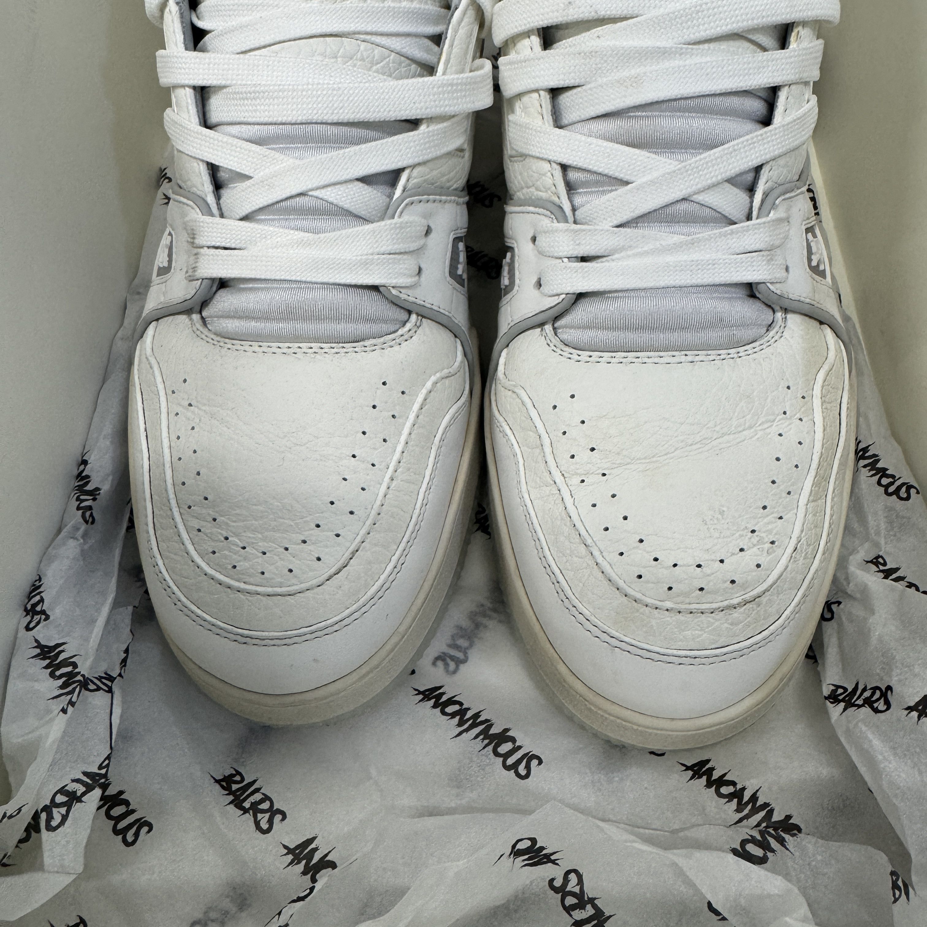 Louis Vuitton Louis Vuitton 1A8WAX Monogram Trainers White Grey RRP £950 Size US 8.5 / EU 41-42 - 3 Thumbnail