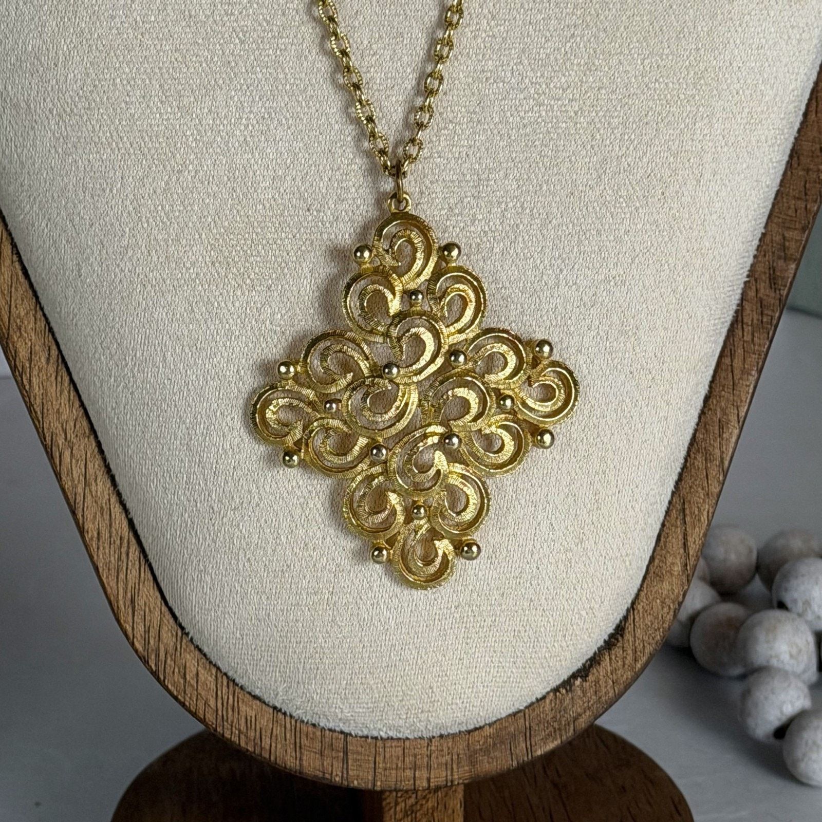 Other VTG 1970s Gold-Tone Filigree Diamond-Shaped Pendant Necklace Size ONE SIZE - 3 Thumbnail