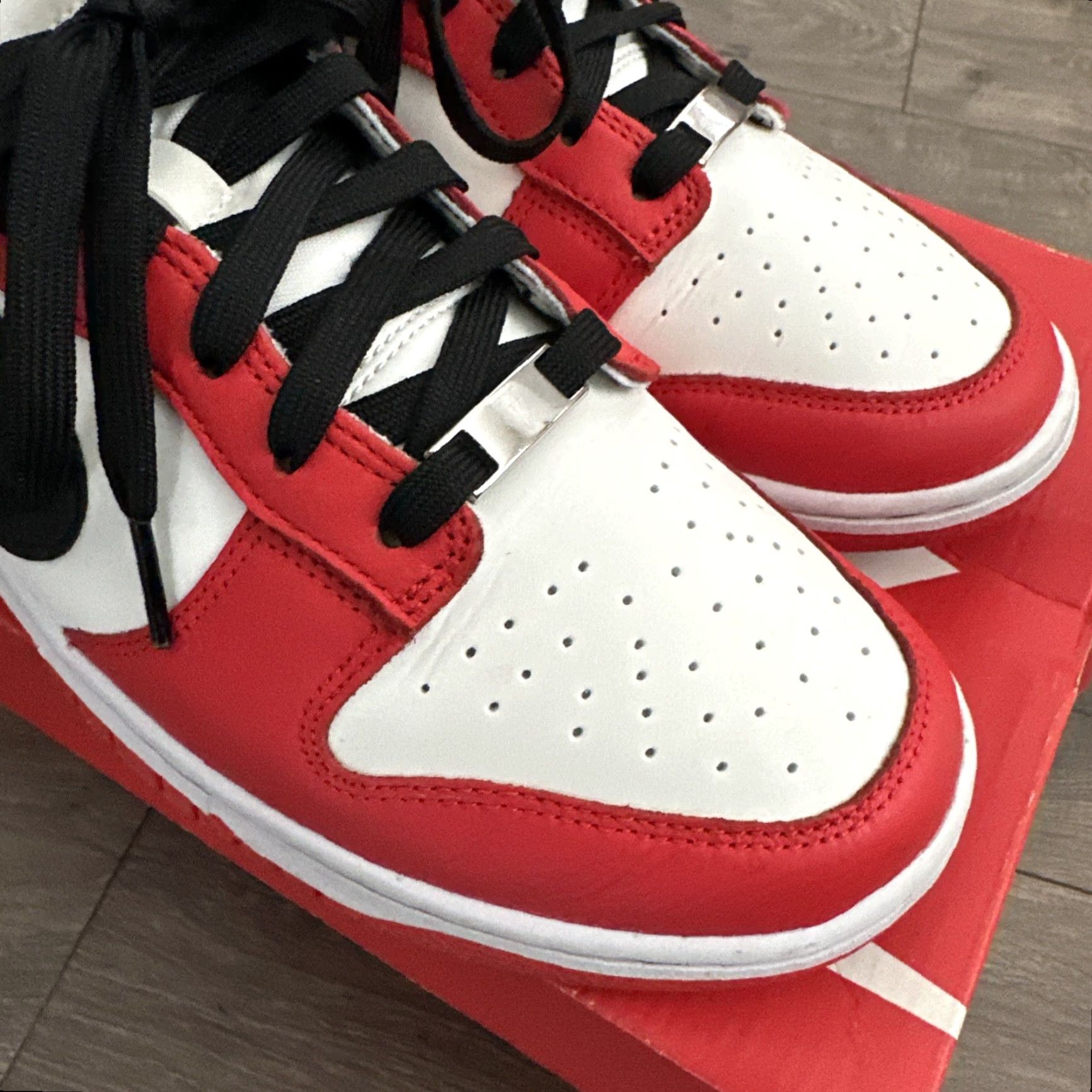 Nike Nike Dunk Low EMB Chicago Bulls 75th Mens Size 10 Red Sneakers 2021 DD3363-100 Size US 9 / EU 42 - 2 Thumbnail