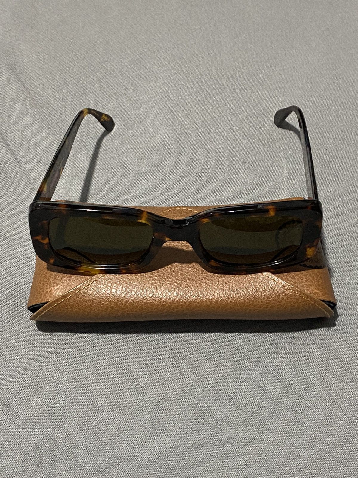 Supreme Goldtop Sunglasses Black