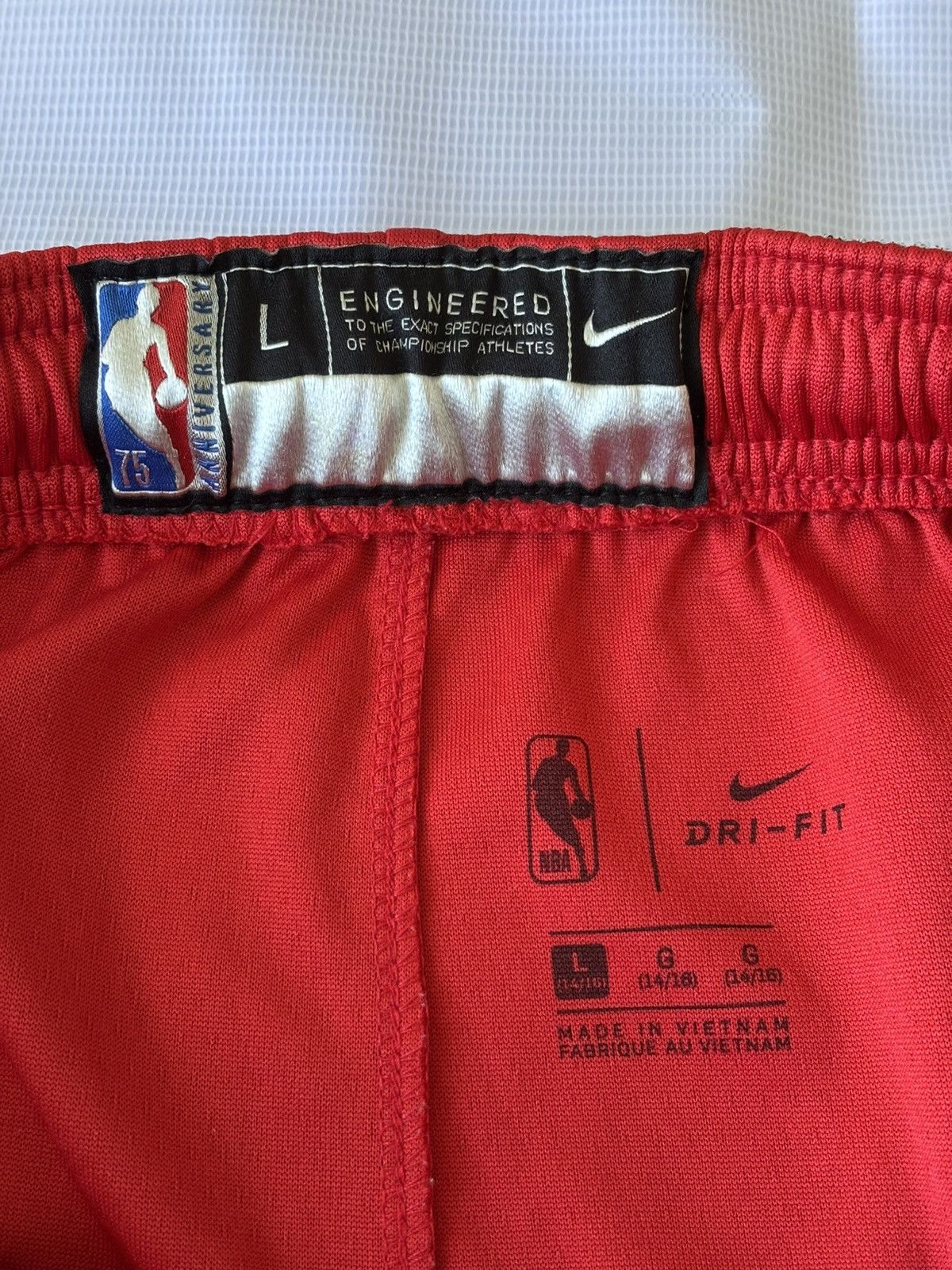 NBA Chicago Bulls Nike NBA shorts - large (more like medium) Size US 32 / EU 48 - 3 Thumbnail