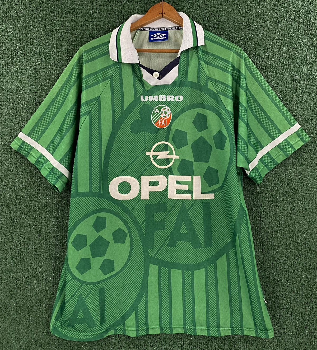 Umbro VTG 1998 Umbro Ireland National Team Home Soccer Jersey Size US L / EU 52-54 / 3 - 1 Thumbnail