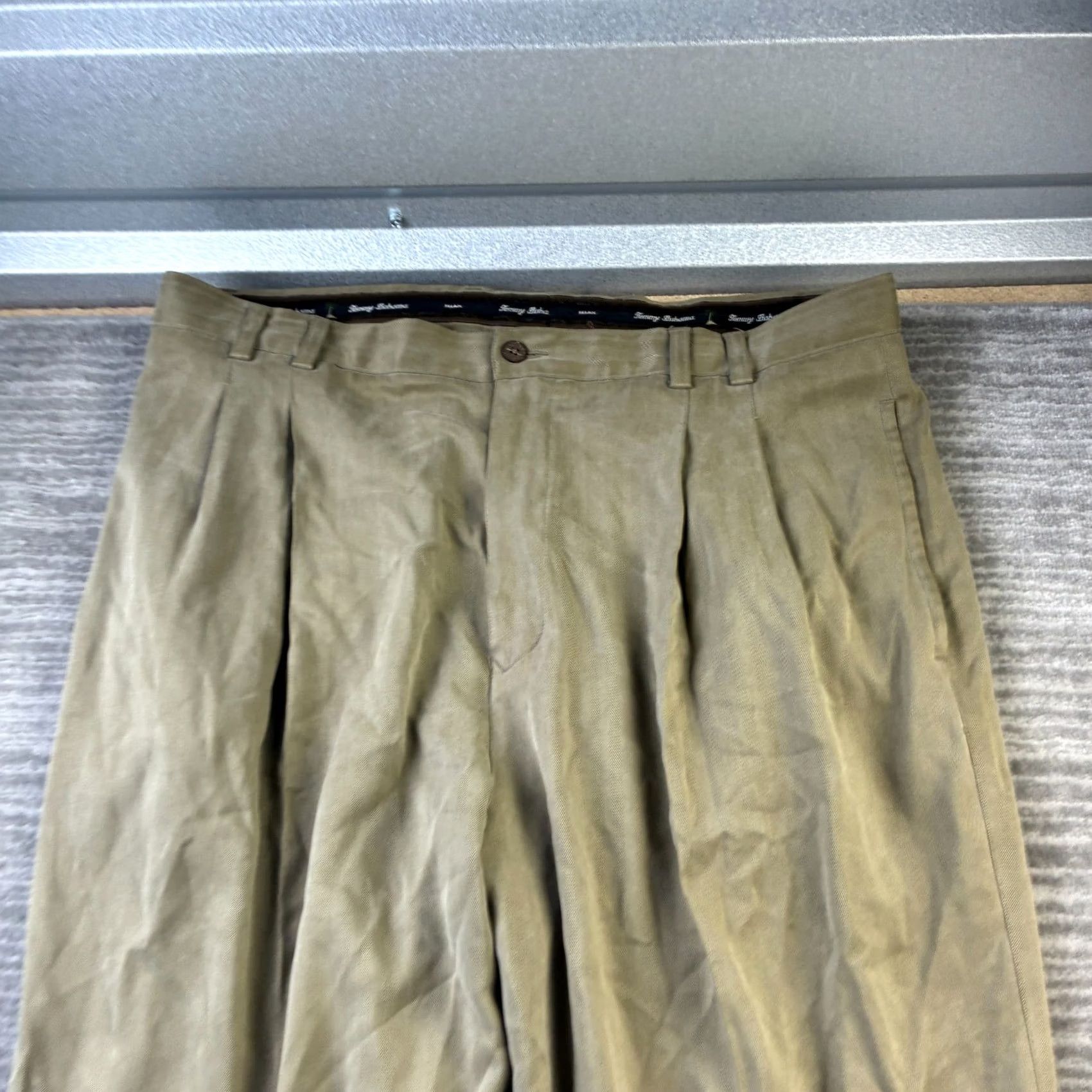Tommy Bahama Tommy Bahama Pants Mens 38x30 Beige Tan Silk Pleated Chino Slacks Trousers Size US 38 / EU 54 - 3 Thumbnail