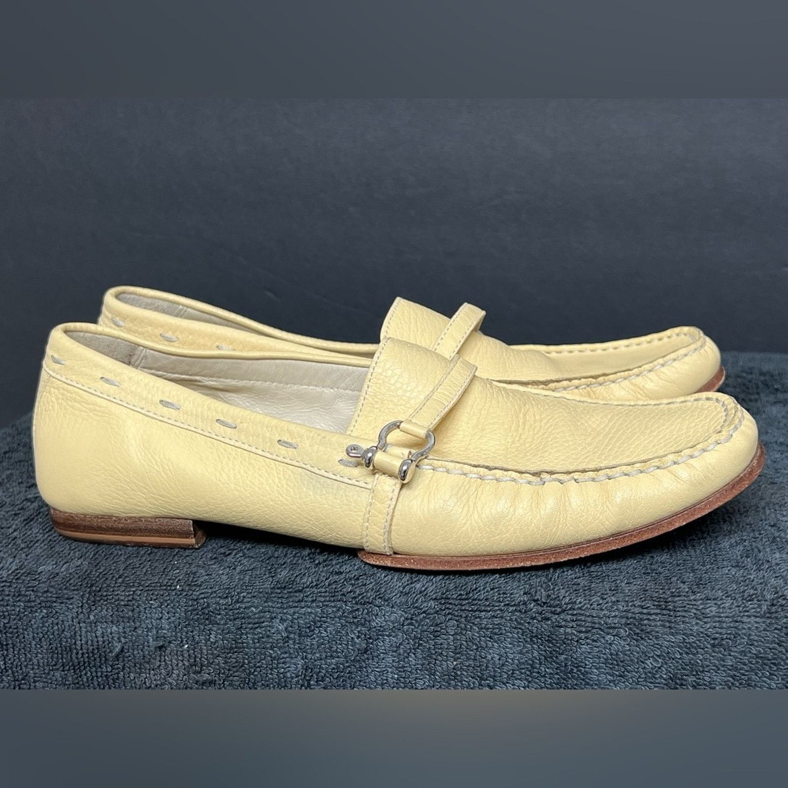 Burberry Burberry Yellow Pebbled Leather Loafers Horsebit EU 39 8.5 Size US 8.5 / IT 38.5 - 3 Thumbnail
