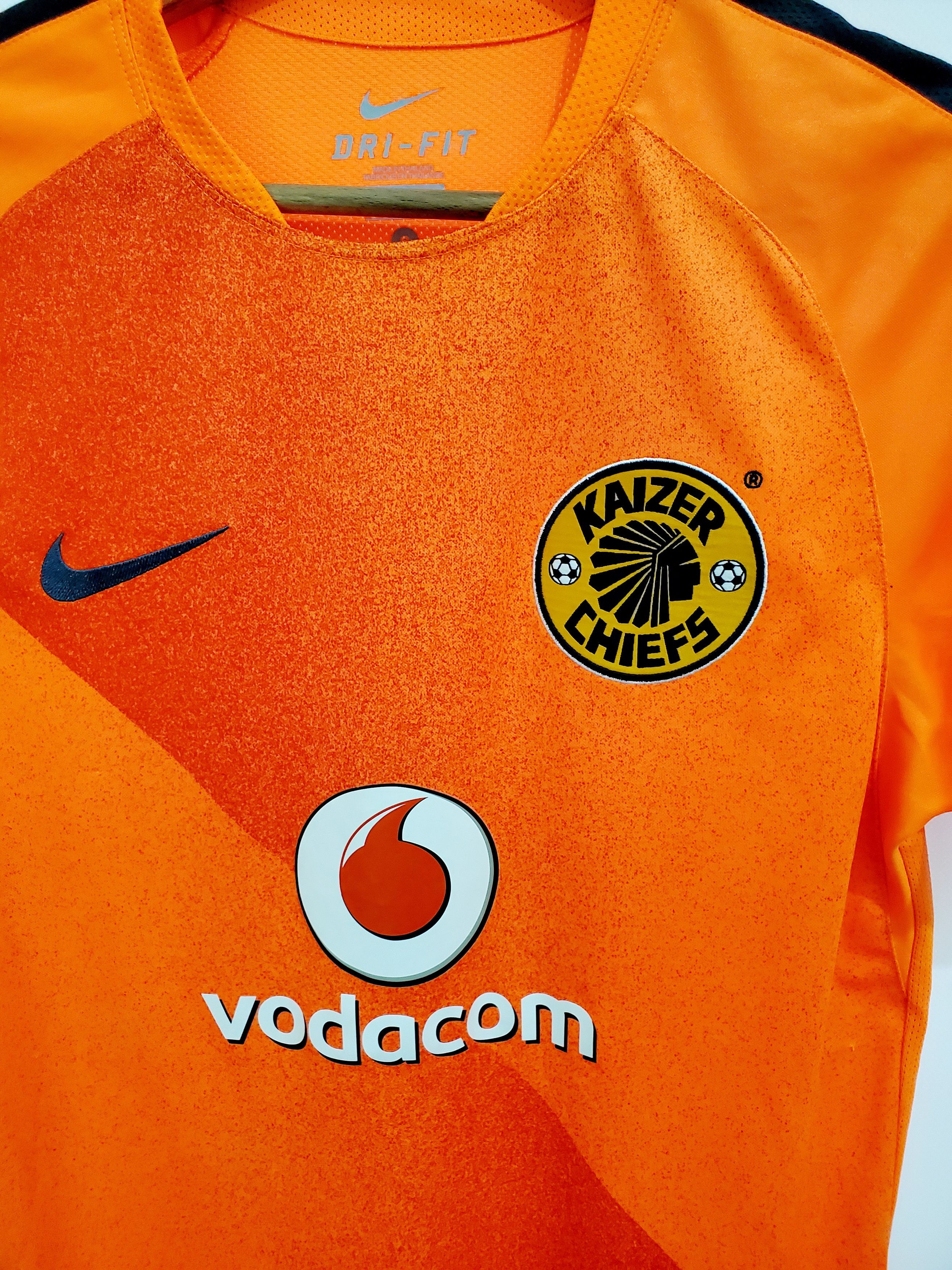 Nike KAIZER CHIEFS SHIRT FOOTBALL SOCCER JERSEY SIZE S Size US S / EU 44-46 / 1 - 2 Thumbnail