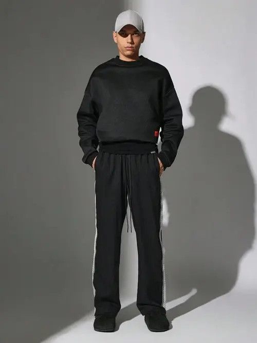 Japanese Brand × Vintage Classic Loose fit straight y2k sweatpants Size US 34 / EU 50 - 1 Thumbnail