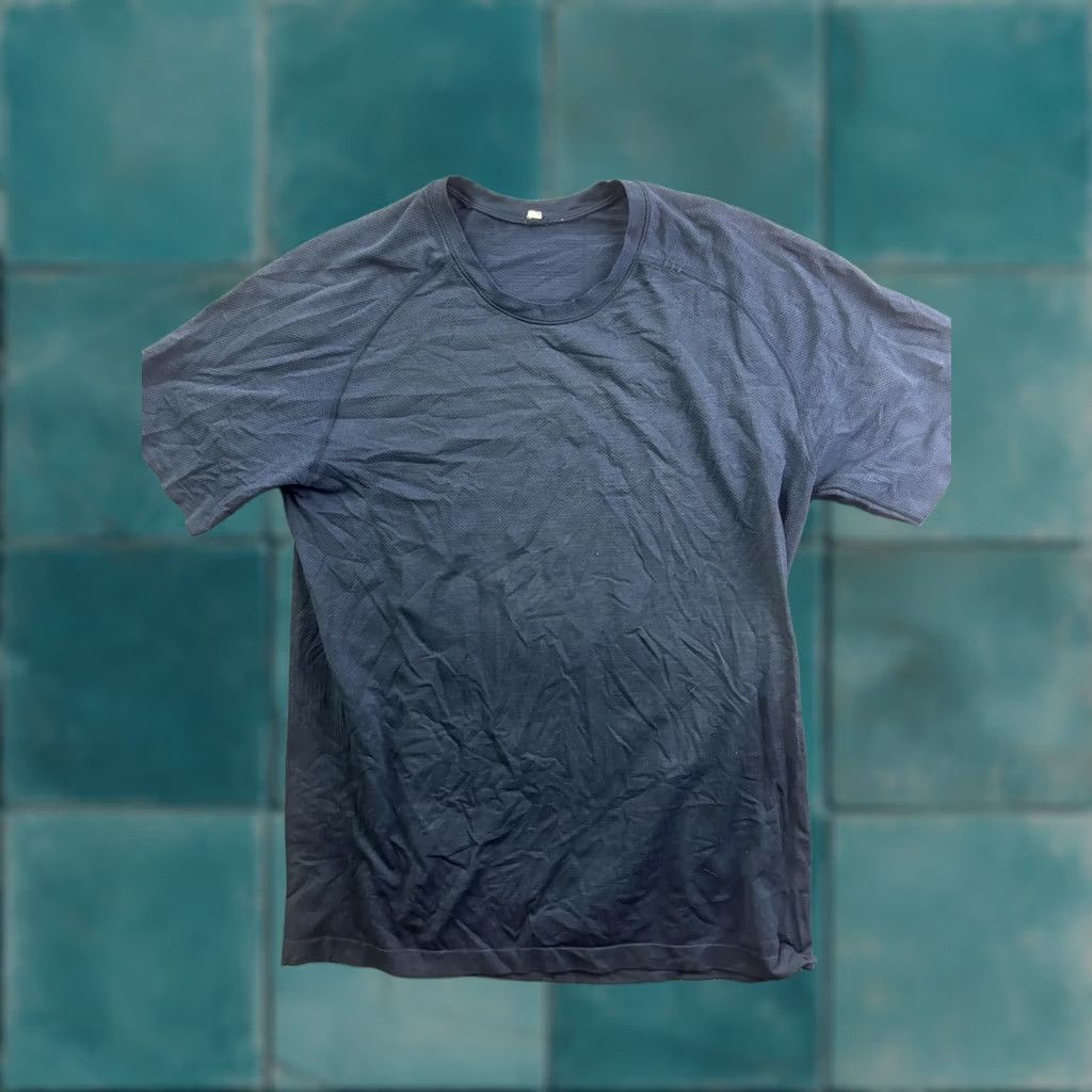 Lululemon Lululemon Shirt Mens Large Blue Short Sleeve Athletic Running Training Top Size US L / EU 52-54 / 3 - 1 Thumbnail