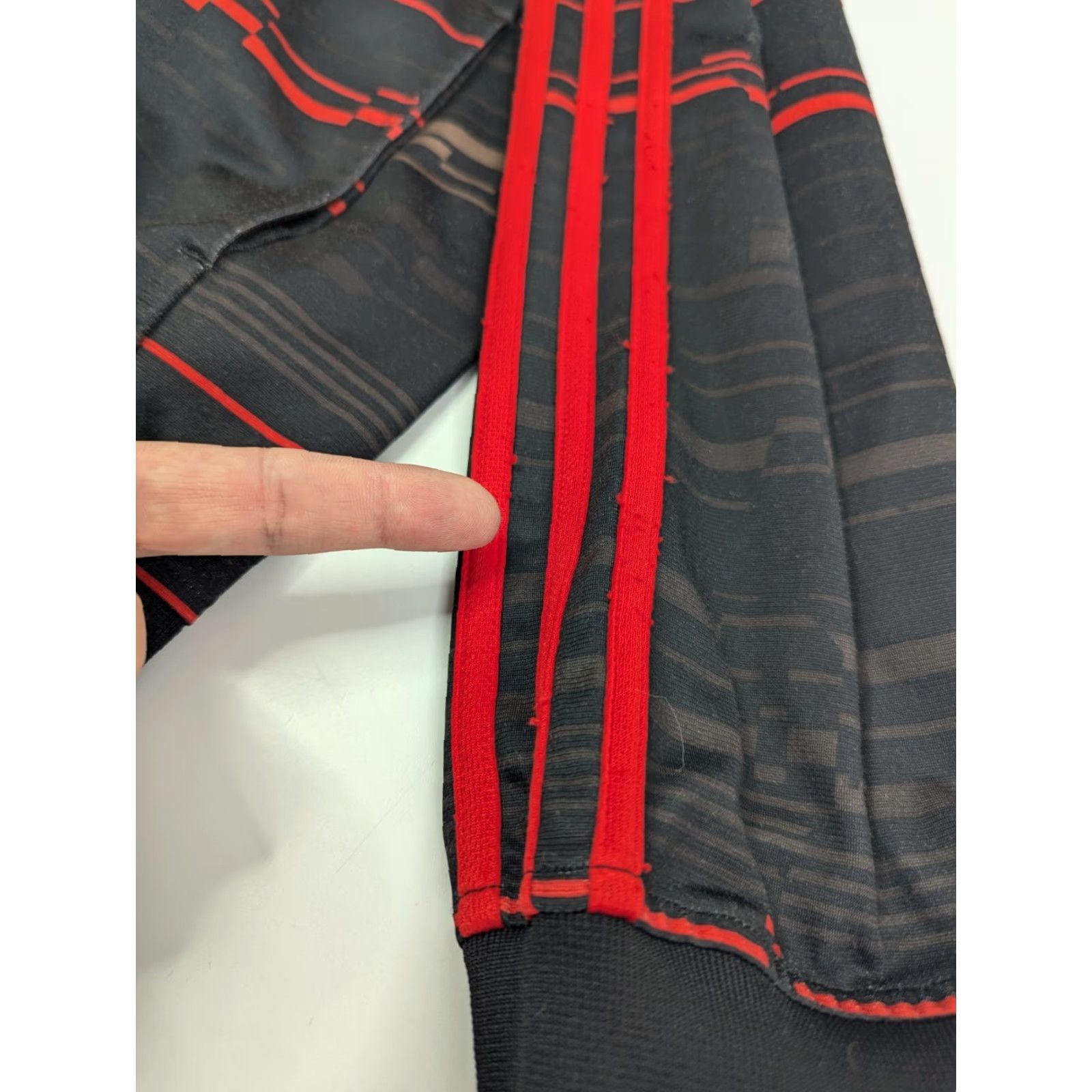 Adidas Adidas Men's Large Full Zip Athletic Sweatshirt Black Red 3 Stripes Geometric Size US L / EU 52-54 / 3 - 6 Thumbnail