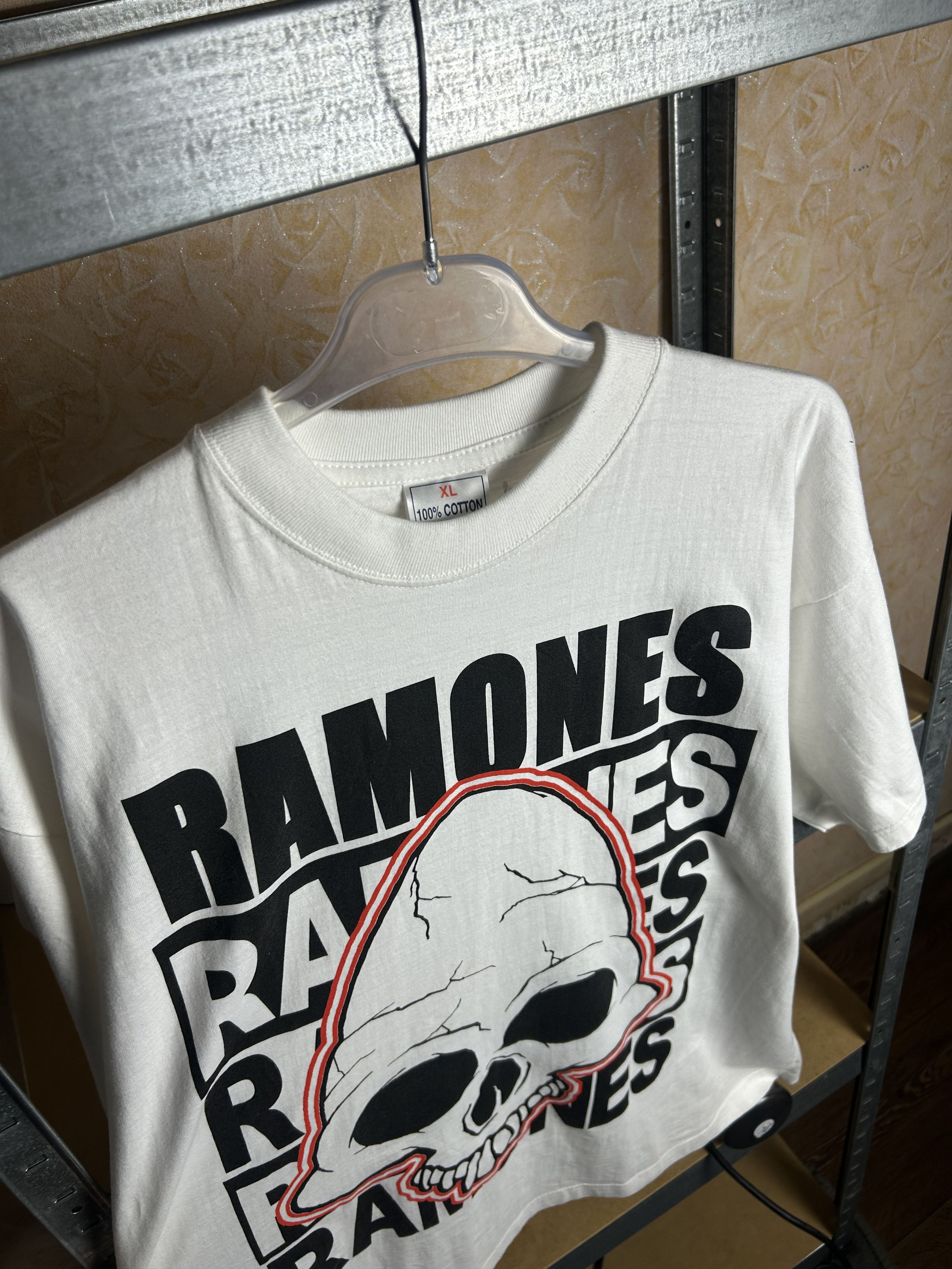 Band Tees Vintage 90s Ramones Punk Rock Band T-shirt Size US XL / EU 56 / 4 - 3 Thumbnail
