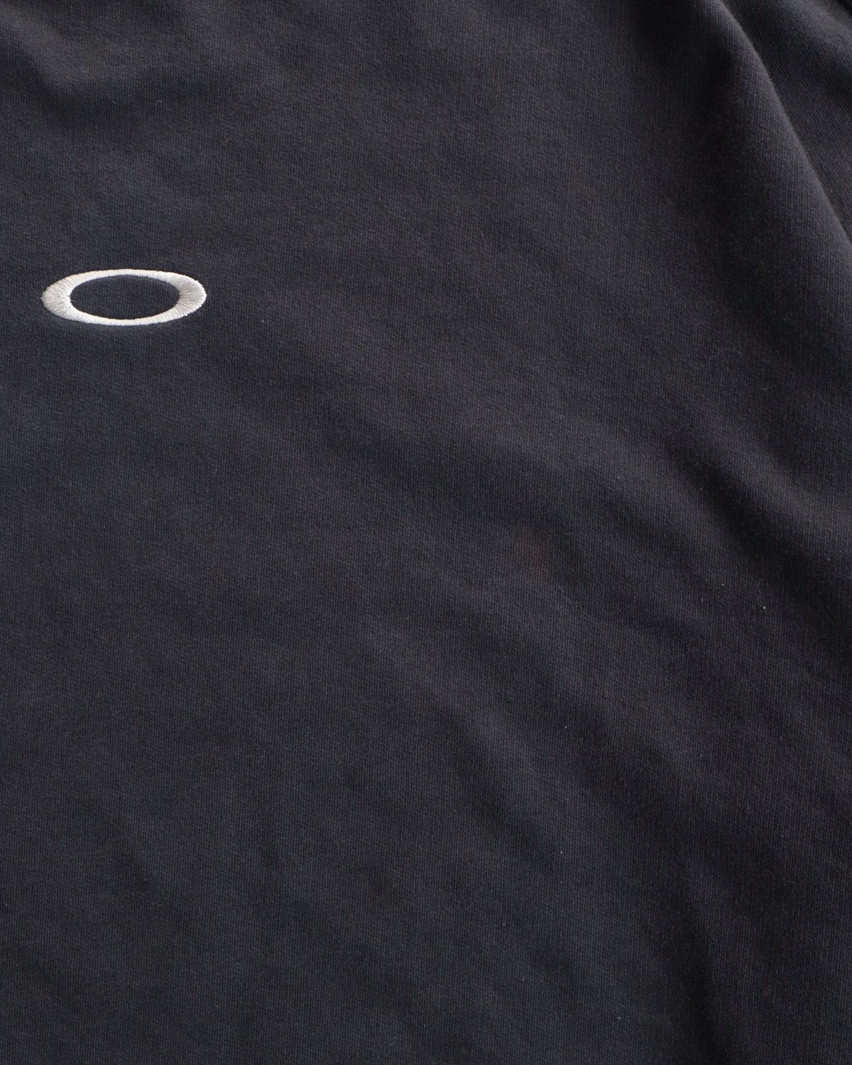 Oakley Vintage Oakley Software Y2K 90s 00s Oakley O Black Crewneck Size US XL / EU 56 / 4 - 3 Thumbnail