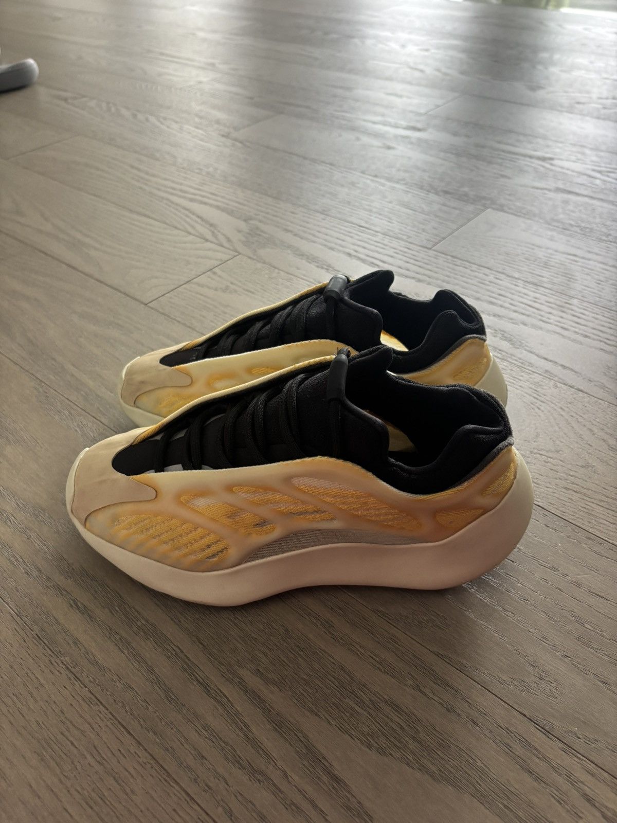 Yeezy 2022 Adidas Yeezy 700 V3 'Mono Safflower Size US 6 / EU 39 - 2 Thumbnail