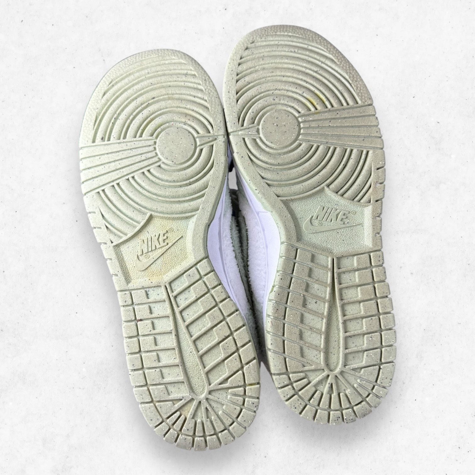 Nike Nike Dunk Low SE Fleece Honeydew Womens Sz 9 Size US 9 / IT 39 - 10 Thumbnail