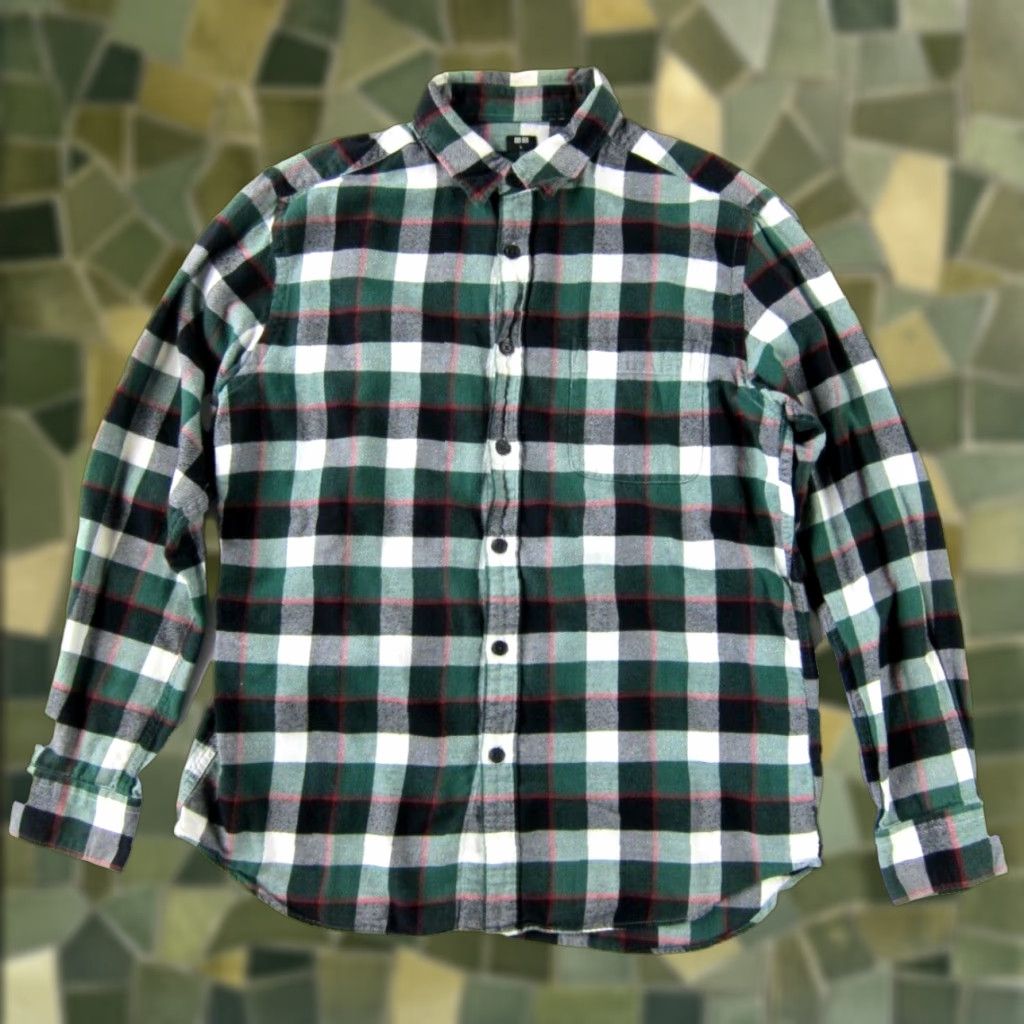 Uniqlo Uniqlo Shirt Men Large 100% Cotton Green Red Black Plaid Flannel Long Sleeve Button-Up Shirt Size US L / EU 52-54 / 3 - 1 Thumbnail