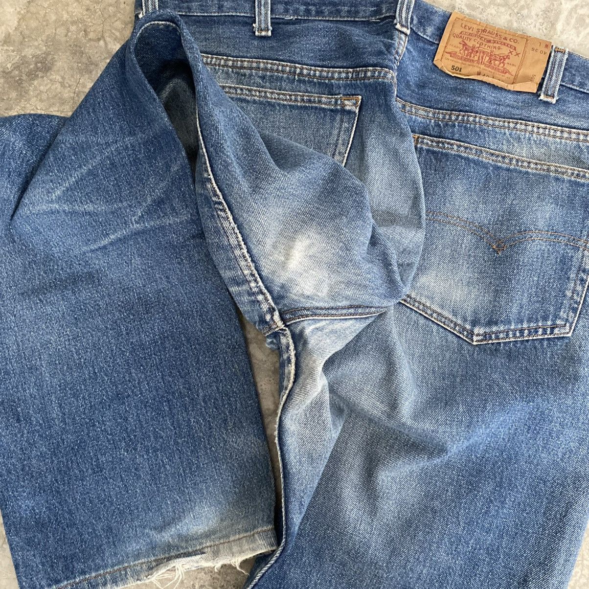Levi's Size 39x30 Vintage 1993 Levis 501 Faded Blue Denim Jeans Size US 39 - 16 Thumbnail
