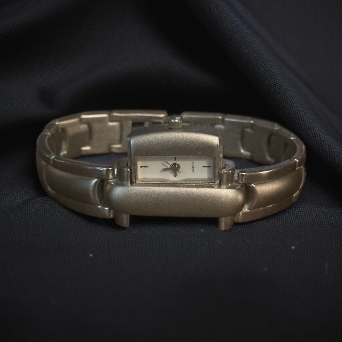 Vintage Vintage silver tone hidden face quartz watch Size ONE SIZE - 1 Thumbnail