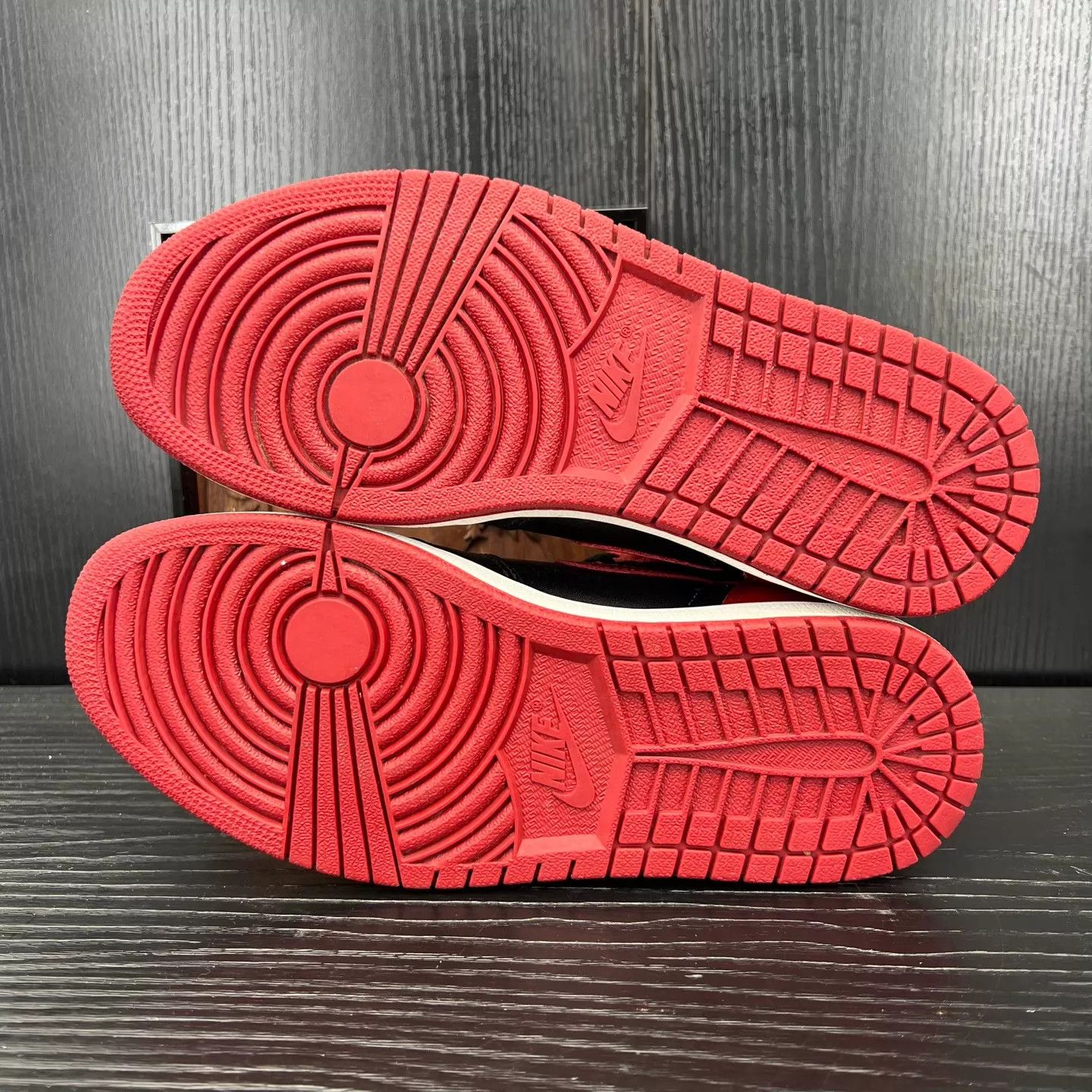 Nike AJ1 Banned 16re 41 Mint CH6943 Size US 8 / EU 41 - 6 Thumbnail