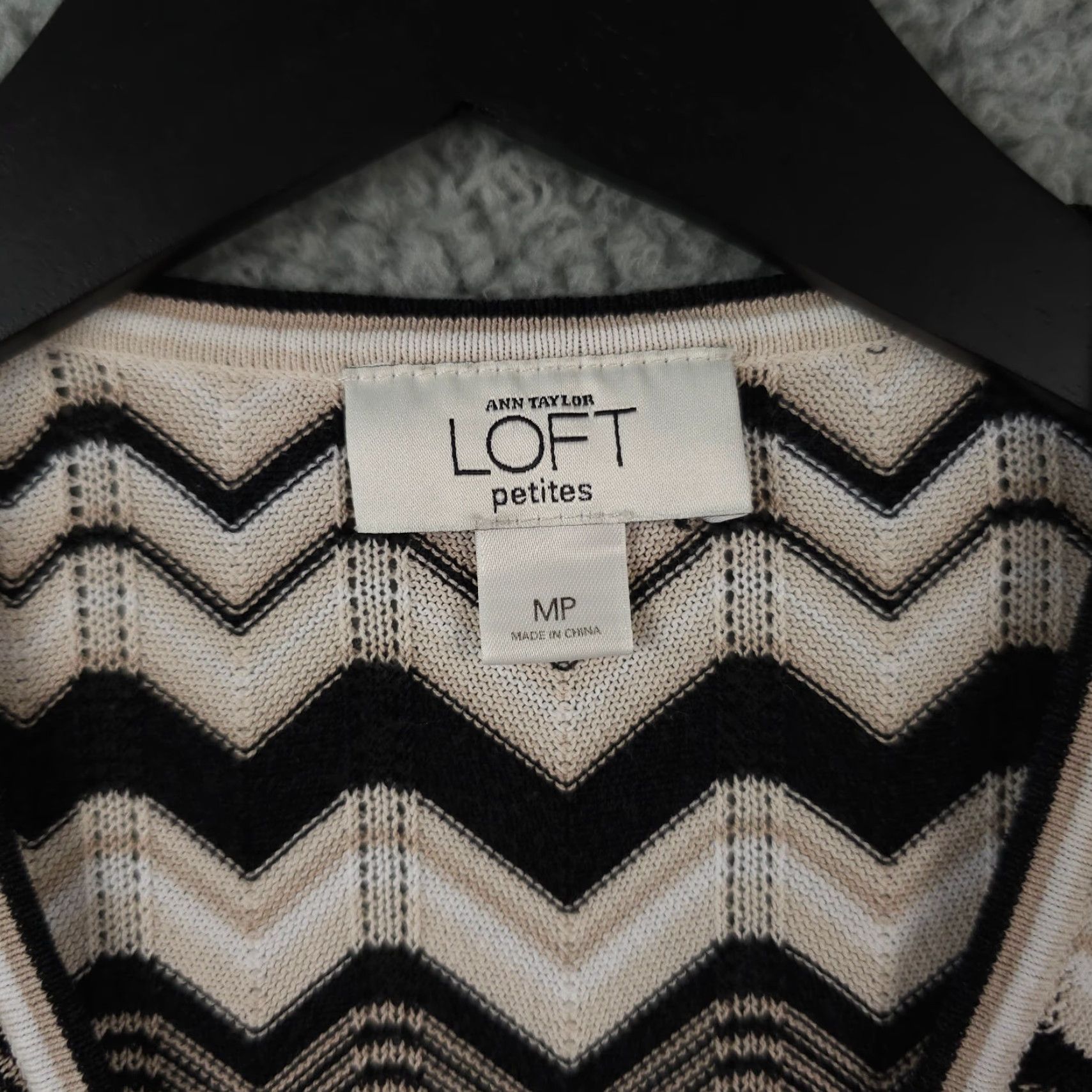 Loft LOFT Sweater Womens MP Black Beige Chevron Striped Button Up V Neck Size M / US 6-8 / IT 42-44 - 3 Thumbnail