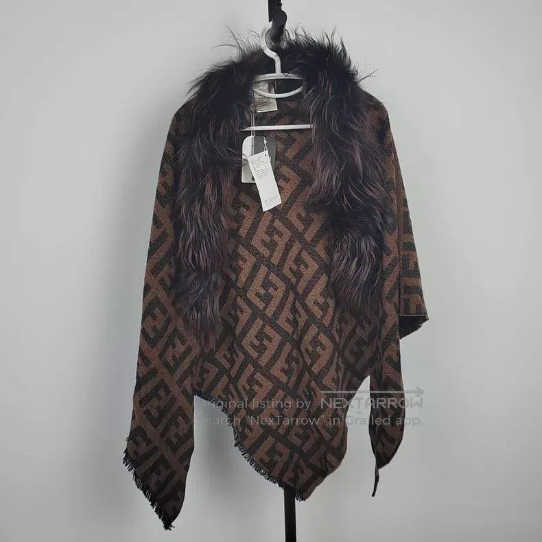 Fendi Fendi Brown Monogrammed Fur Shawl Size ONE SIZE - 1 Thumbnail