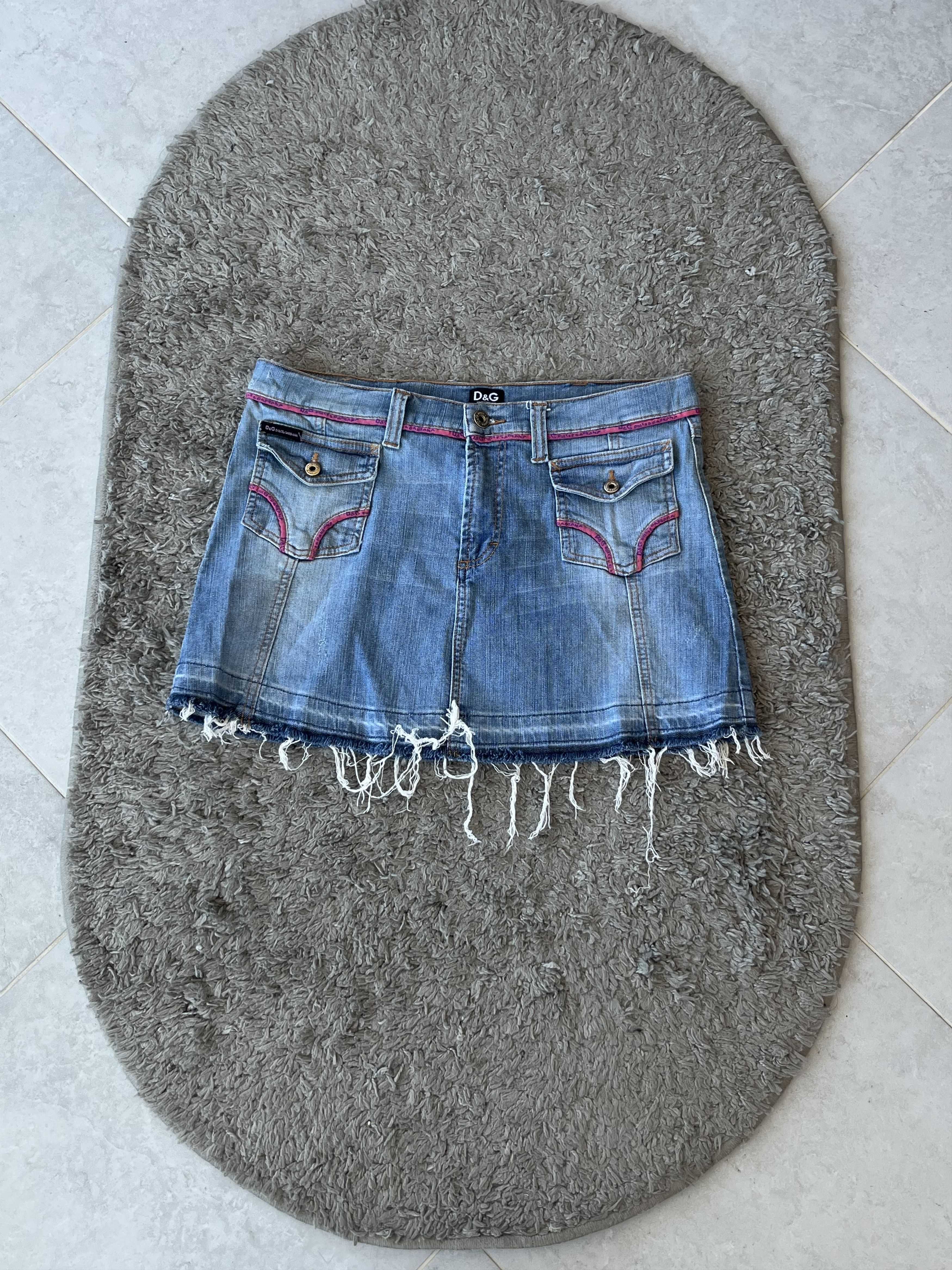 Dolce & Gabbana D&G Vintage Rare Mini Skirt With Pink Pipping On Blue Denim Size 30" / US 8 / IT 44 - 1 Thumbnail