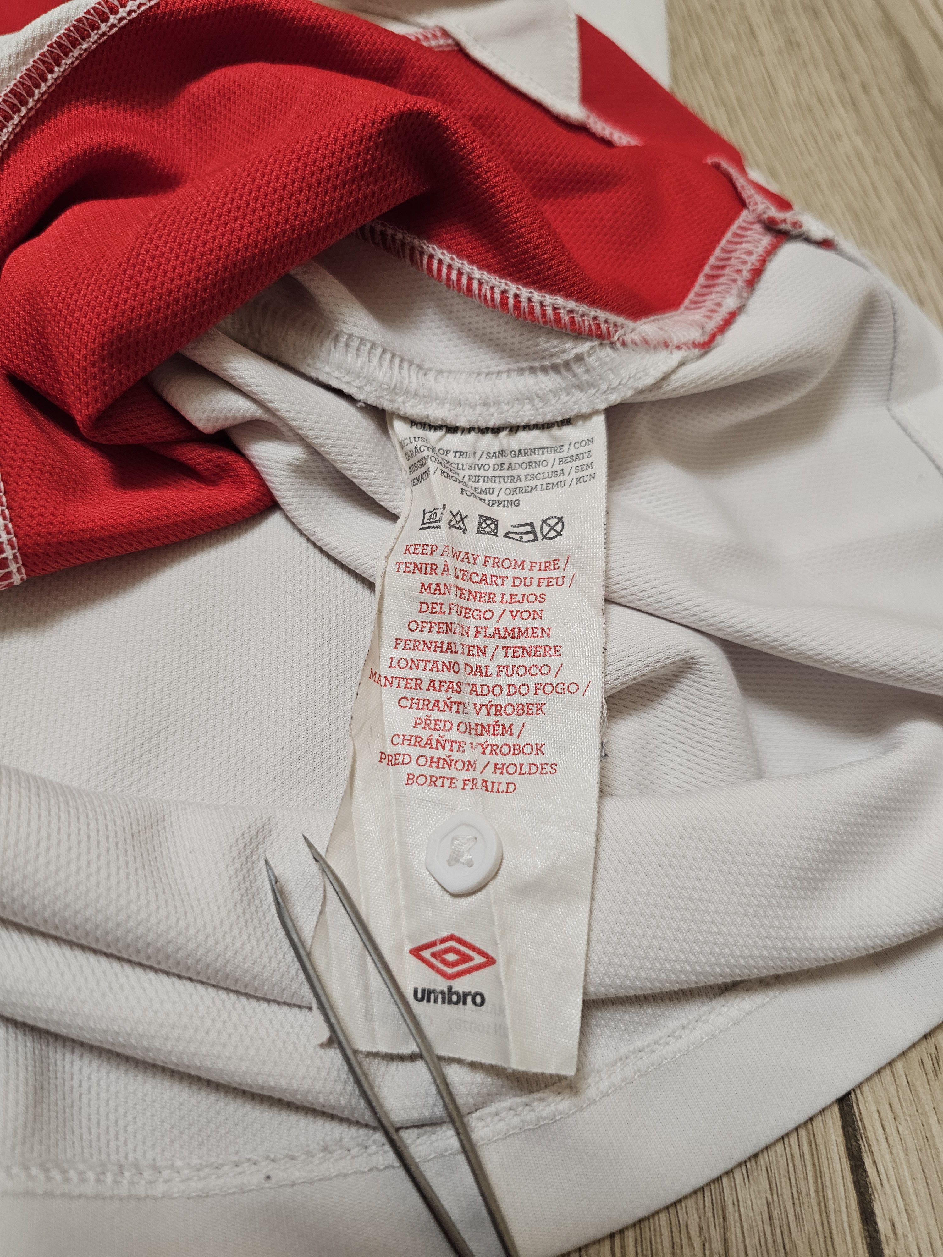 Umbro × Vintage SOUTHAMPTON 2010 2011 HOME FOOTBALL SHIRT SOCCER JERSEY Size US XL / EU 56 / 4 - 9 Thumbnail