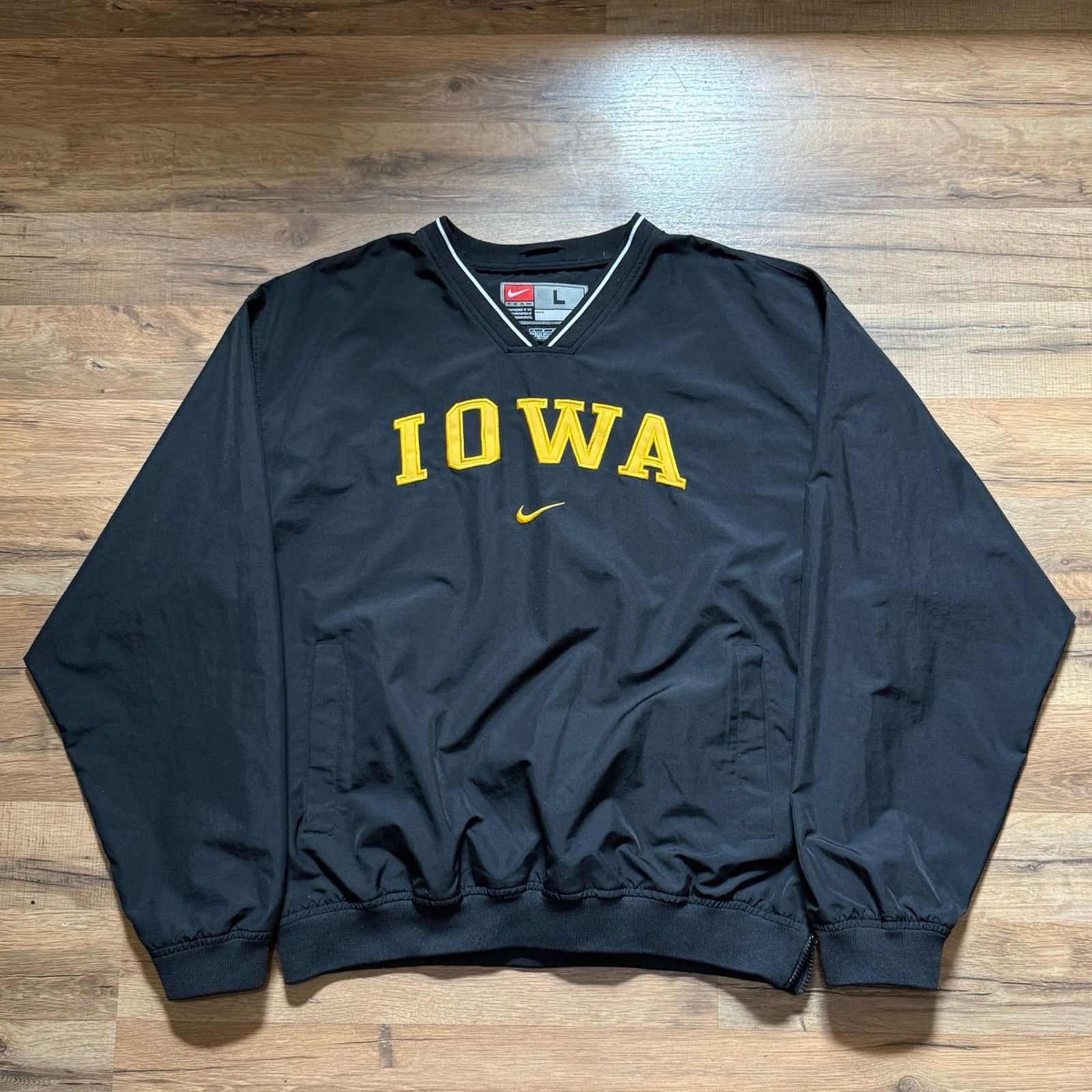 Nike 90s Nike Team Iowa Hawkeyes Center Swoosh Windbreaker Size US L / EU 52-54 / 3 - 1 Thumbnail
