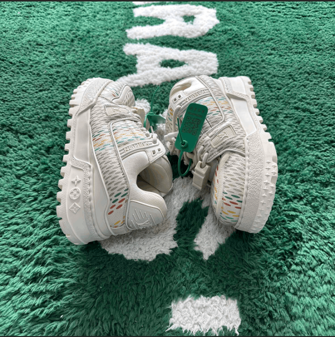 Louis Vuitton Louis Vuitton low-top sneakers Size US 5 / EU 37 - 7 Thumbnail