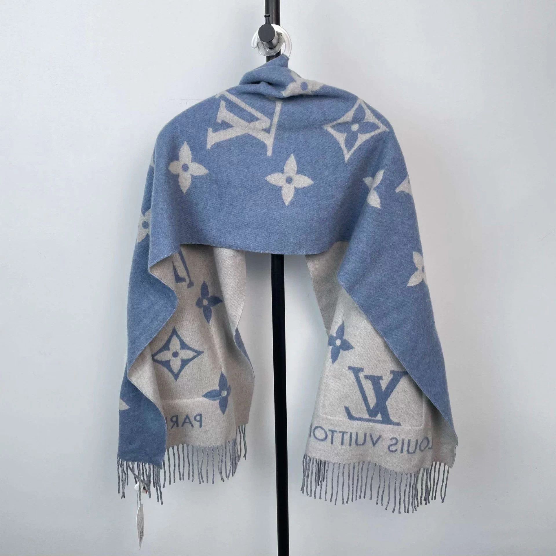 Louis Vuitton LV cashmere mink blocked scarf gray blue Size ONE SIZE - 2 Thumbnail