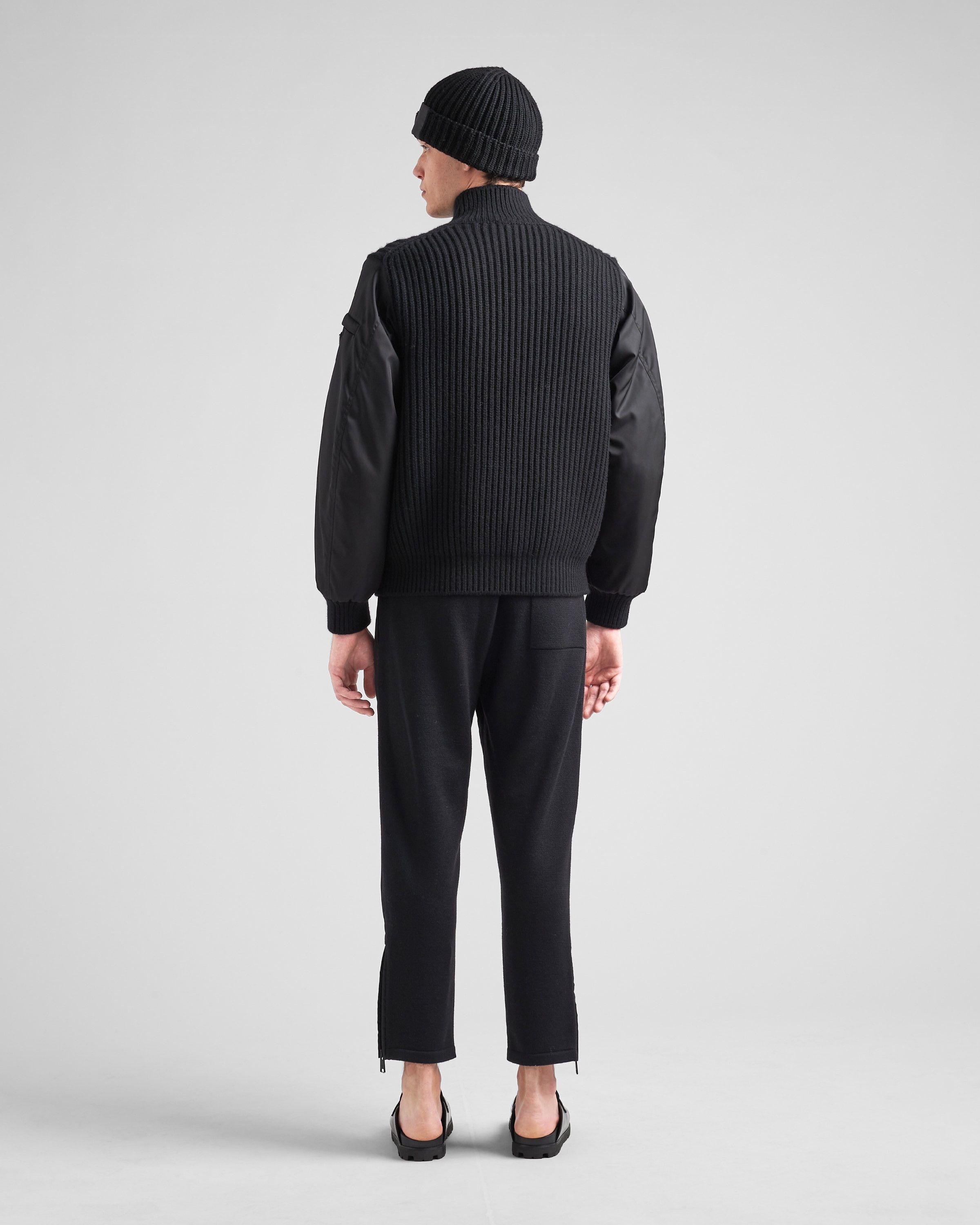 Prada o1mt1gz0225 Reversible Cashmere Re-Nylon Cardigan in Black Size US L / EU 52-54 / 3 - 5 Thumbnail