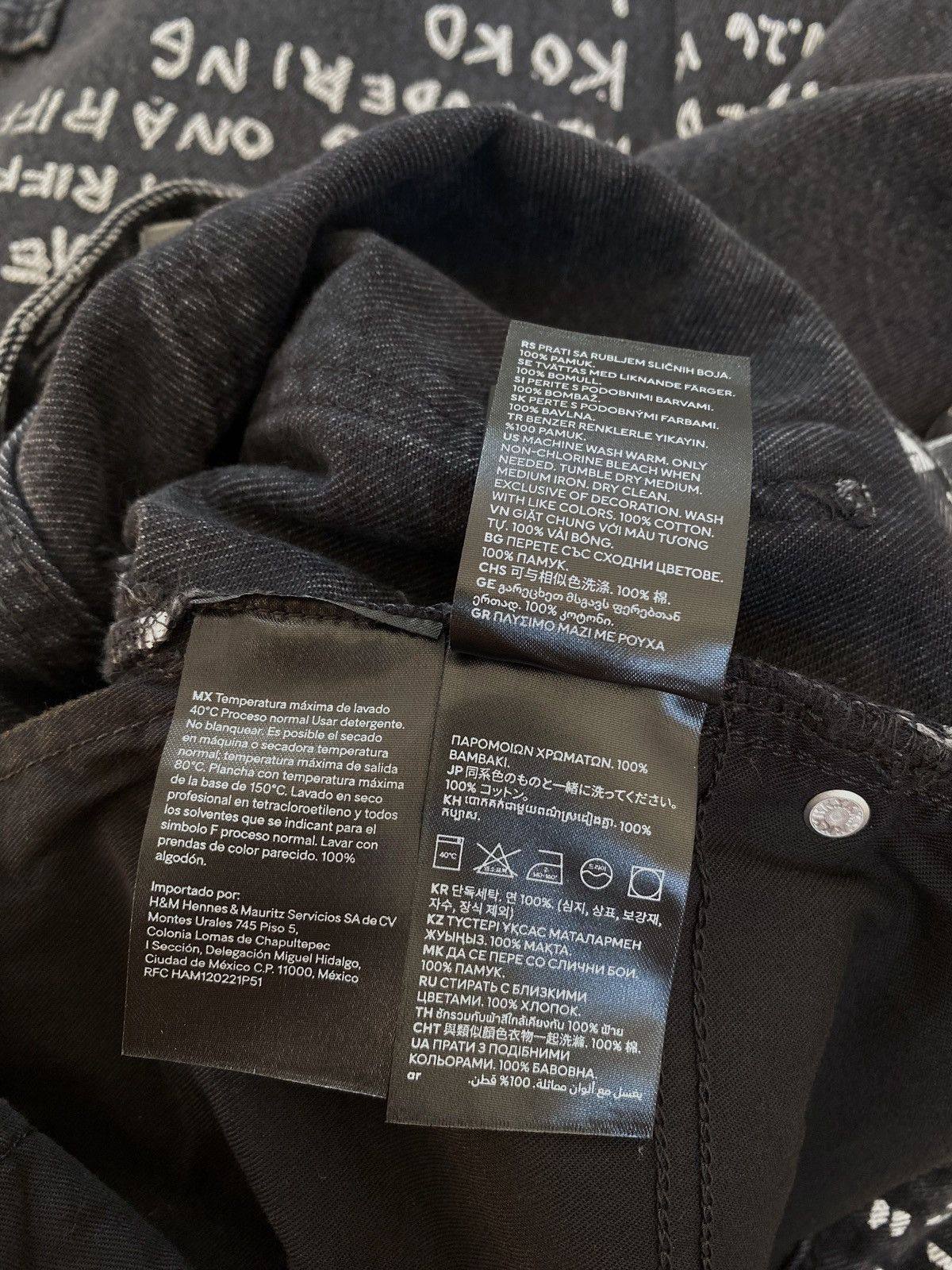 H&M × Jean-Michel Basquiat × Who Decides War Who Decides War Baggy denim jeans H&M x Basquiat x Ev&Tela Size US 32 / EU 48 - 22 Thumbnail