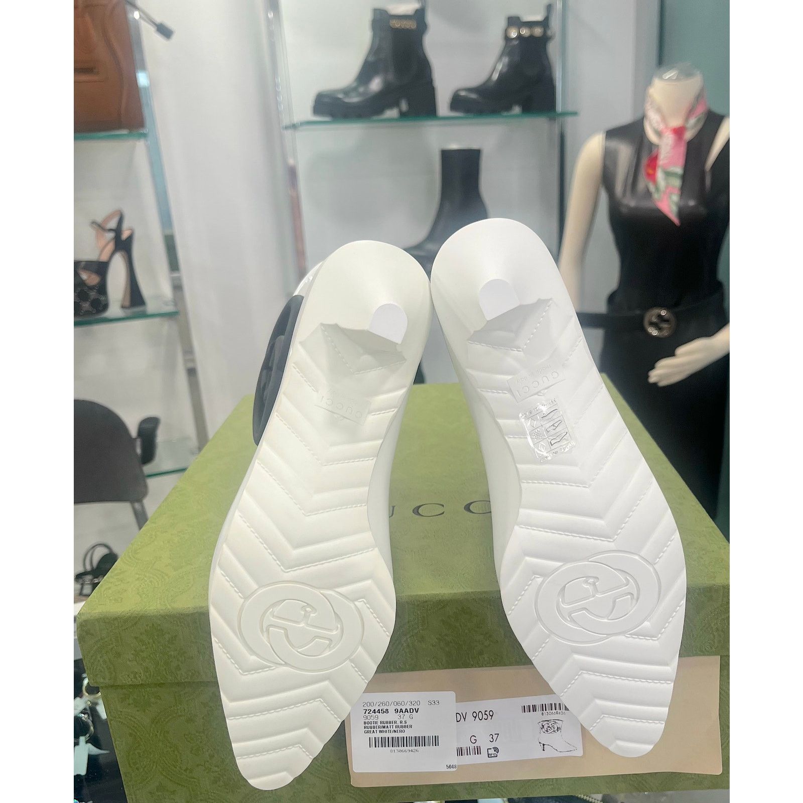 Gucci Gucci Rubber ankle Rain Boot Interlocking G White Black 37 Size US 7 / IT 37 - 9 Thumbnail