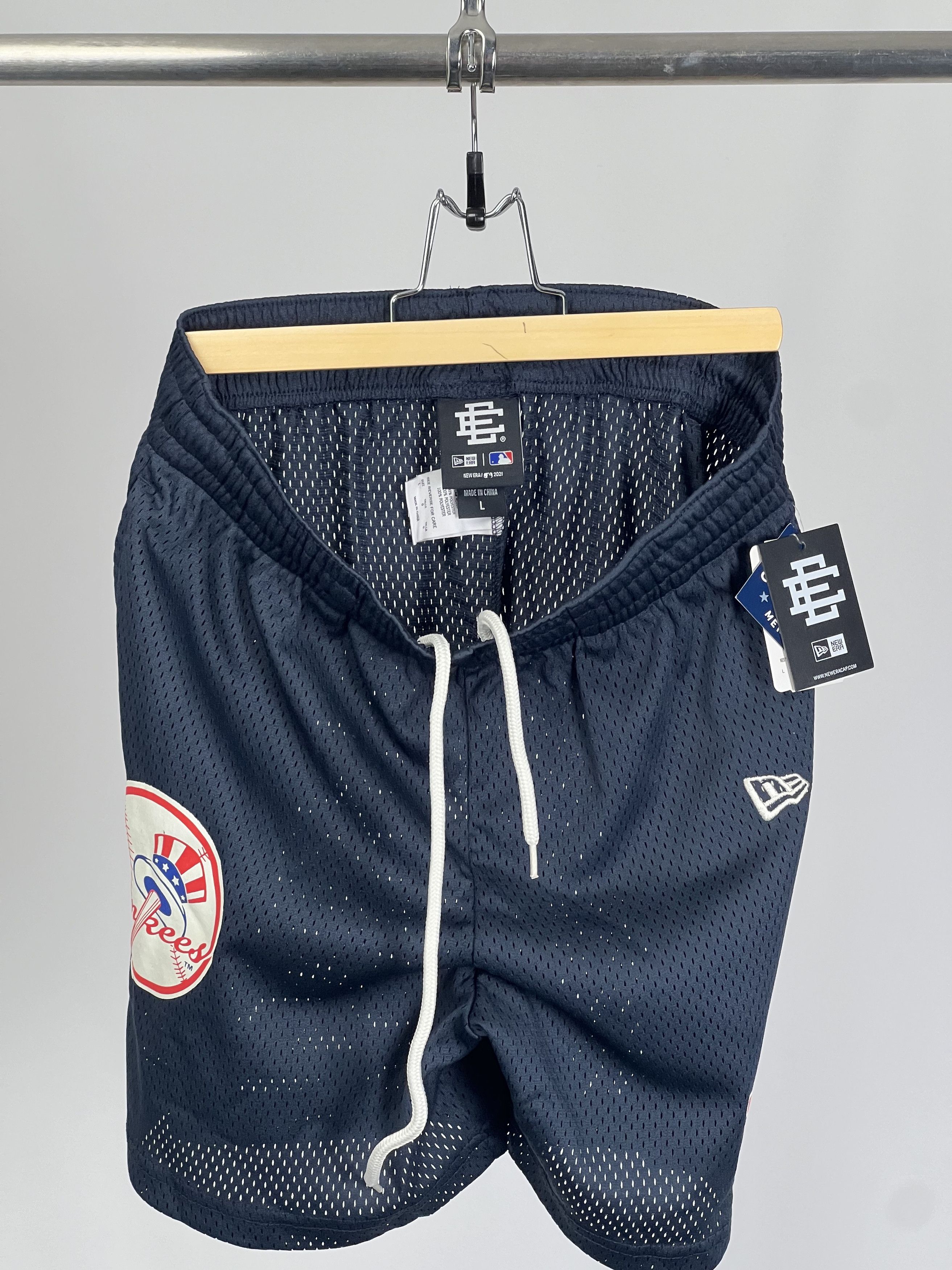 Eric Emanuel × New Era Brand New EE Basic Short New York Yankees Size L Size US 34 / EU 50 - 7 Thumbnail