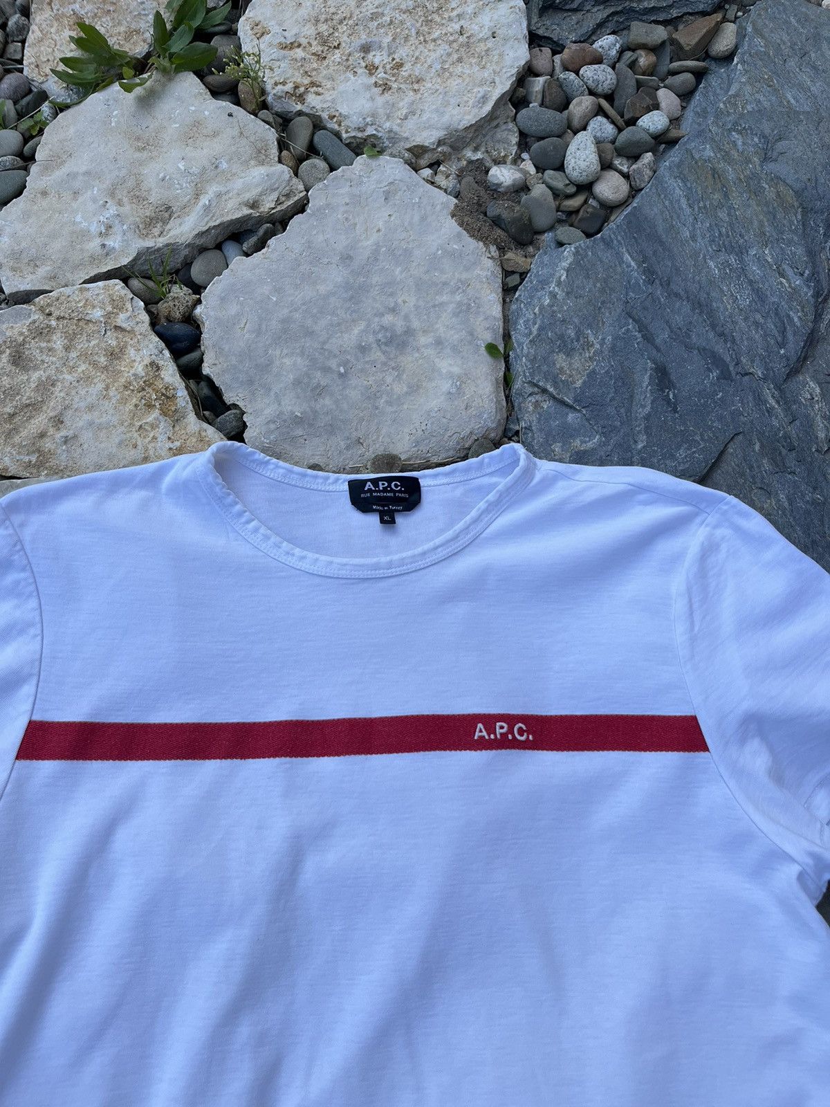 A.P.C. × Designer A.P.C. Rue Madame Paris one red stripe logo tee t-shirt Size US XL / EU 56 / 4 - 4 Thumbnail