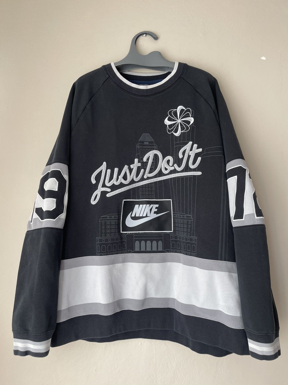Nike Nike nyc vintage crewneck hoodie Size US XL / EU 56 / 4 - 1 Thumbnail