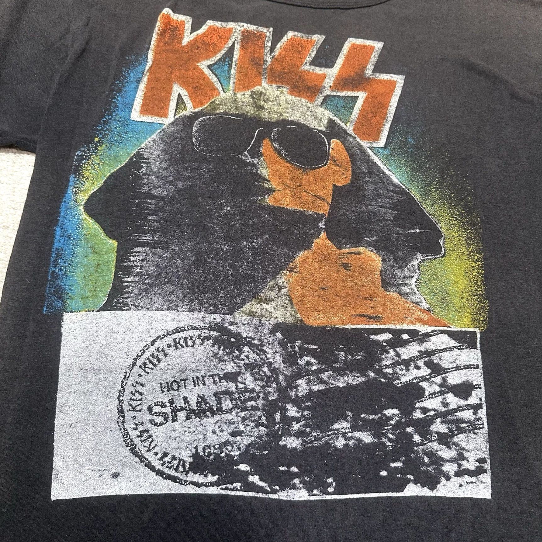 Hanes VINTAGE Kiss Hot In The Shade T Shirt Mens Small Black 90s Single Stitch Size US S / EU 44-46 / 1 - 6 Thumbnail