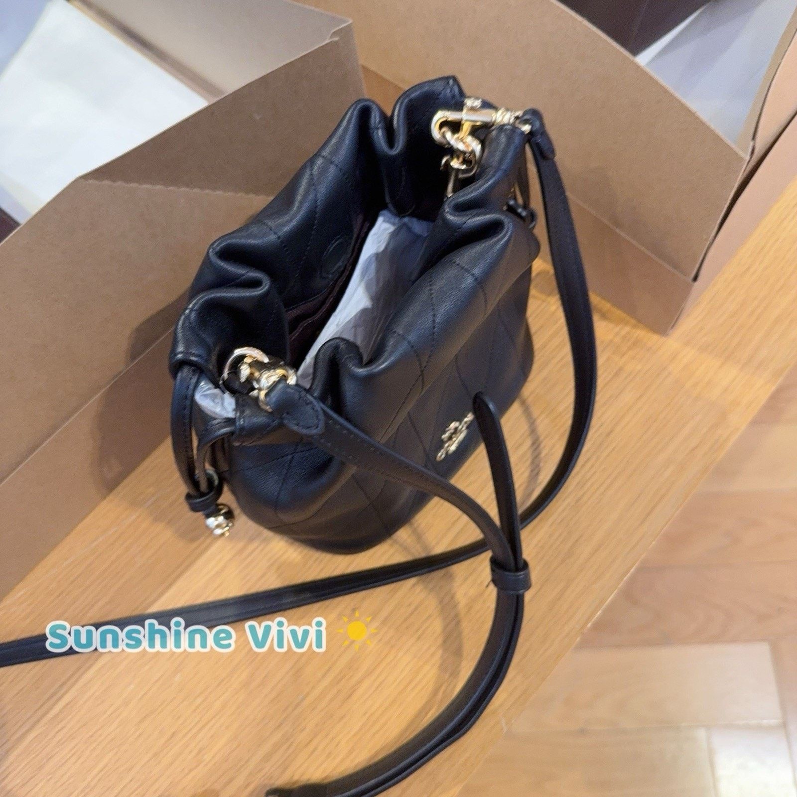 Coach NWT Coach Faye Mini Drawstring Bag CDB69 Gold /Black leather Size ONE SIZE - 7 Thumbnail