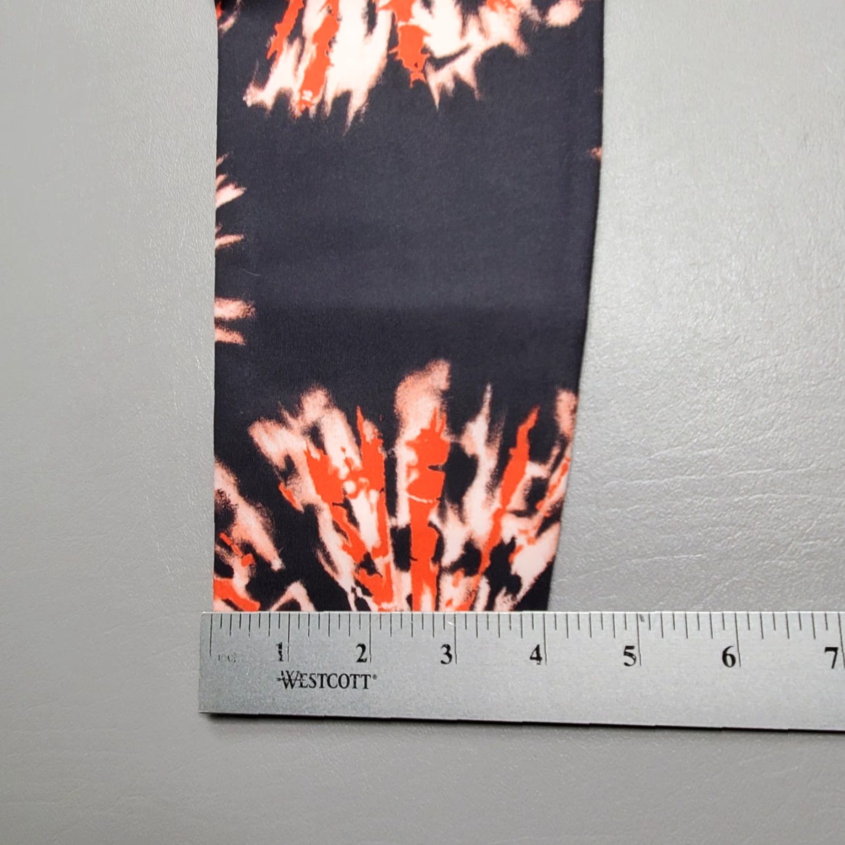 Nike Nike One Luxe Resort Mid Rise 7/8 Leggings Women's Size S Colorful Print DQ3593 Size 28" / US 6 / IT 42 - 7 Thumbnail