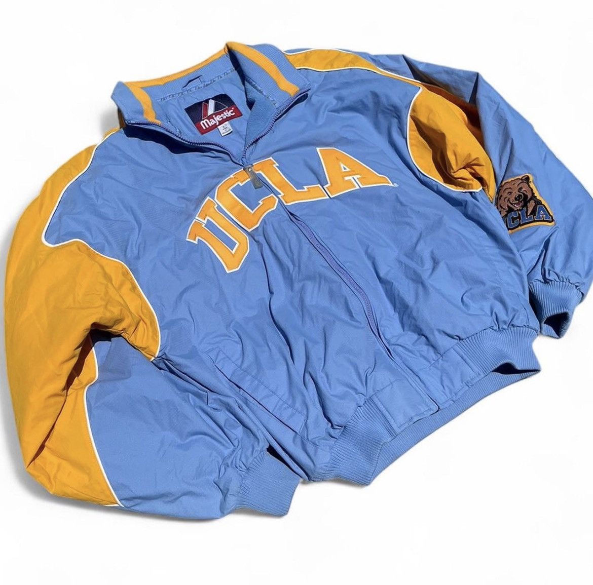 Vintage Vintage UCLA Bruins blue,yellow “ Majestic “ puffer jacket Size US L / EU 52-54 / 3 - 1 Thumbnail